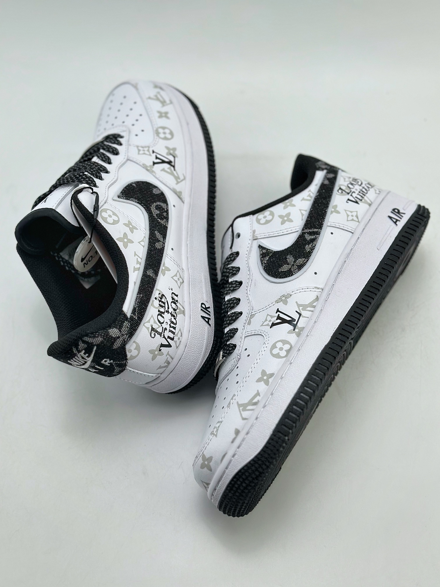 Nike Air Force 1 Low 07 x Louis Vuitton 白黑满天星 3