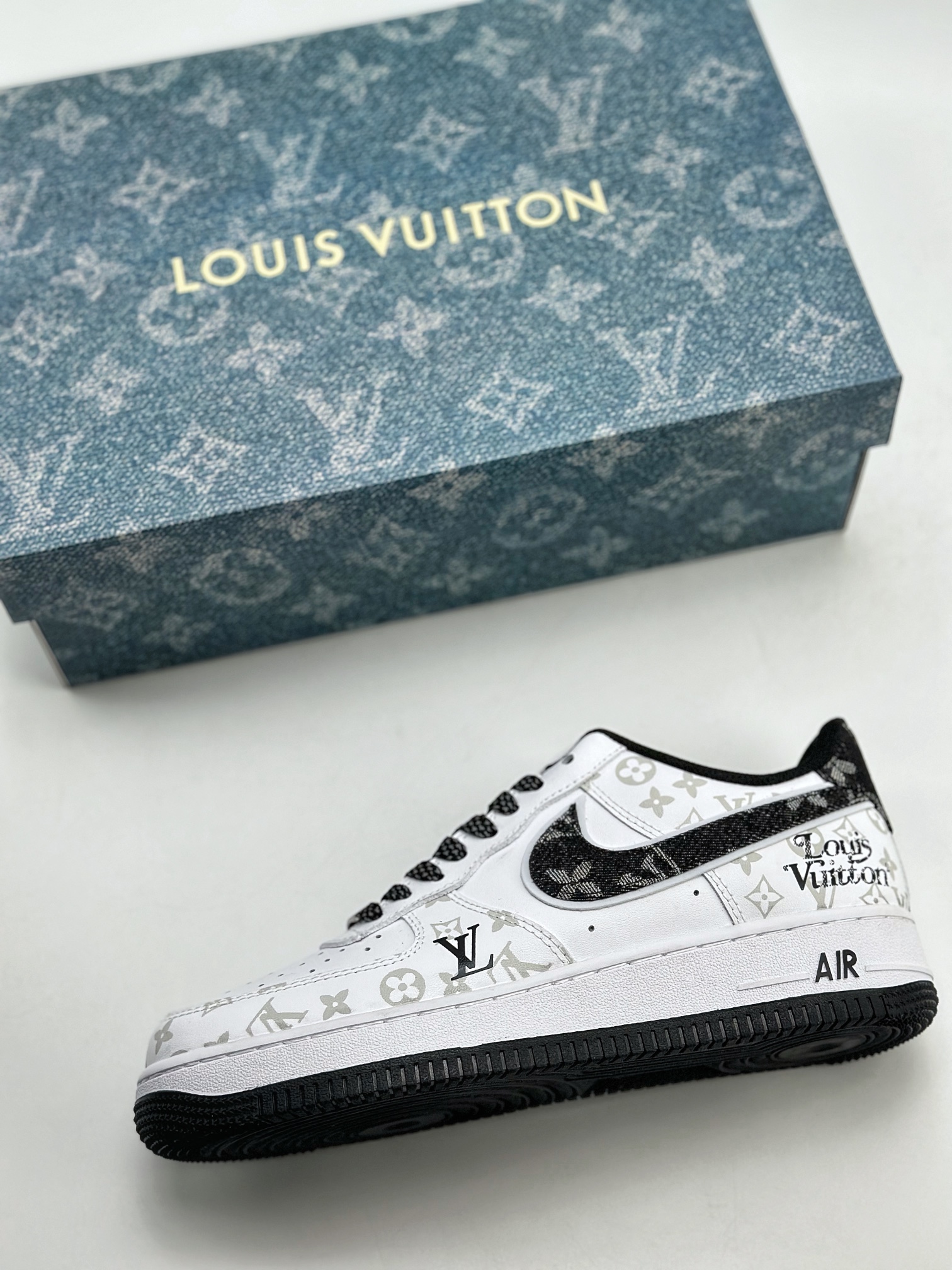 Nike Air Force 1 Low 07 x Louis Vuitton 白黑满天星 7