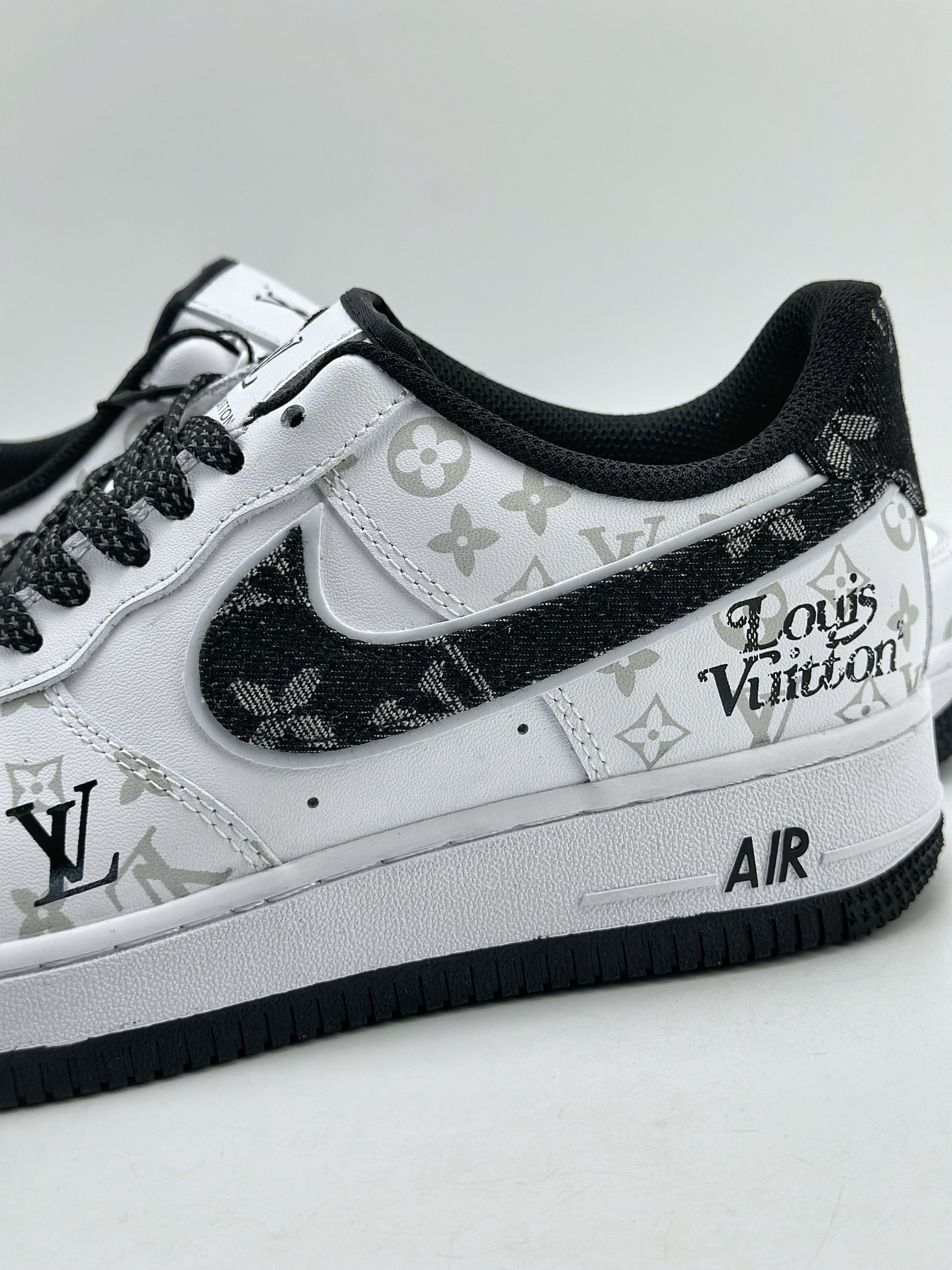 Nike Air Force 1 Low 07 x Louis Vuitton 白黑满天星 9