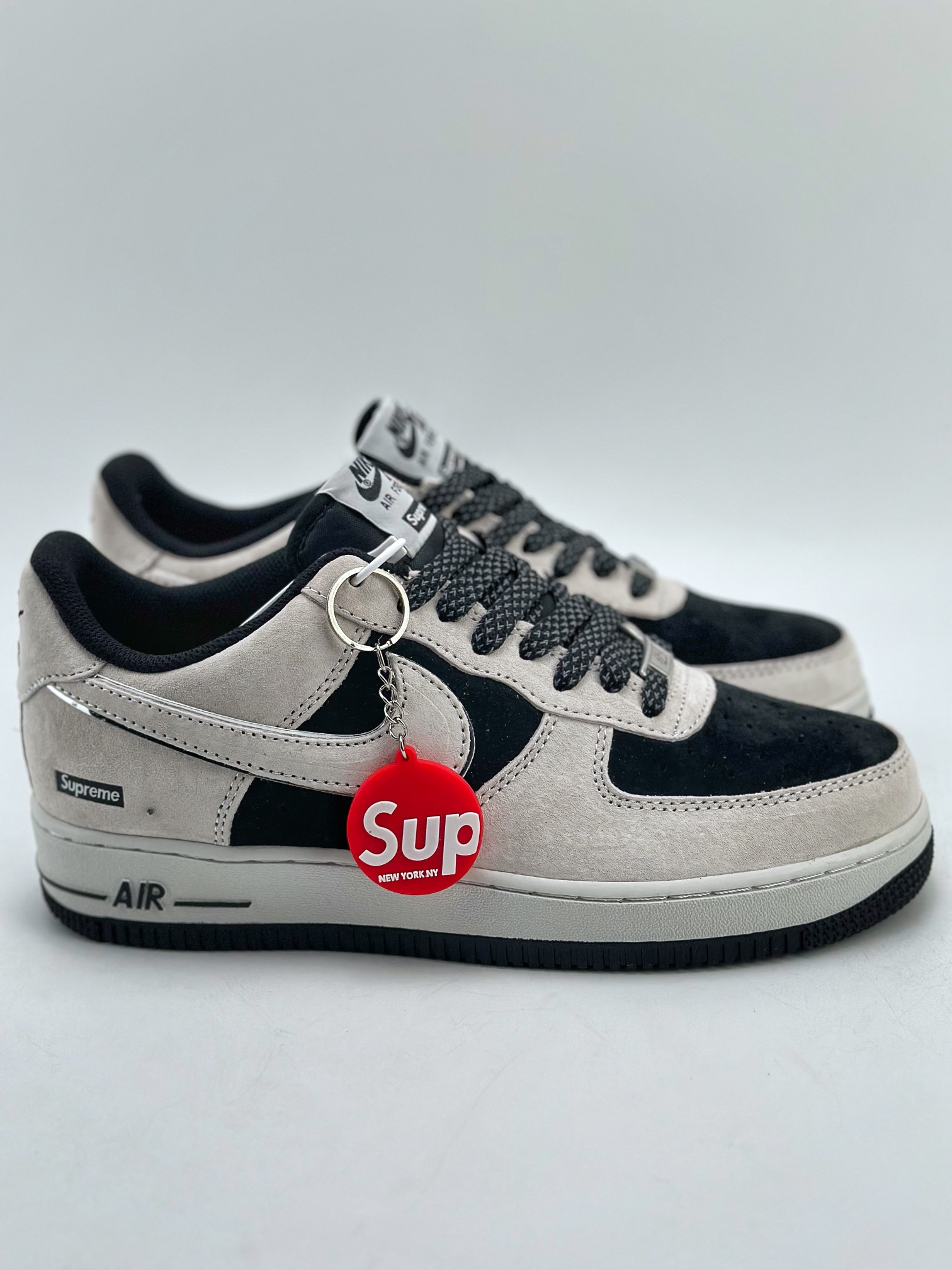 Nike Air Force 1 Low '07 x Supreme Grey Black 4