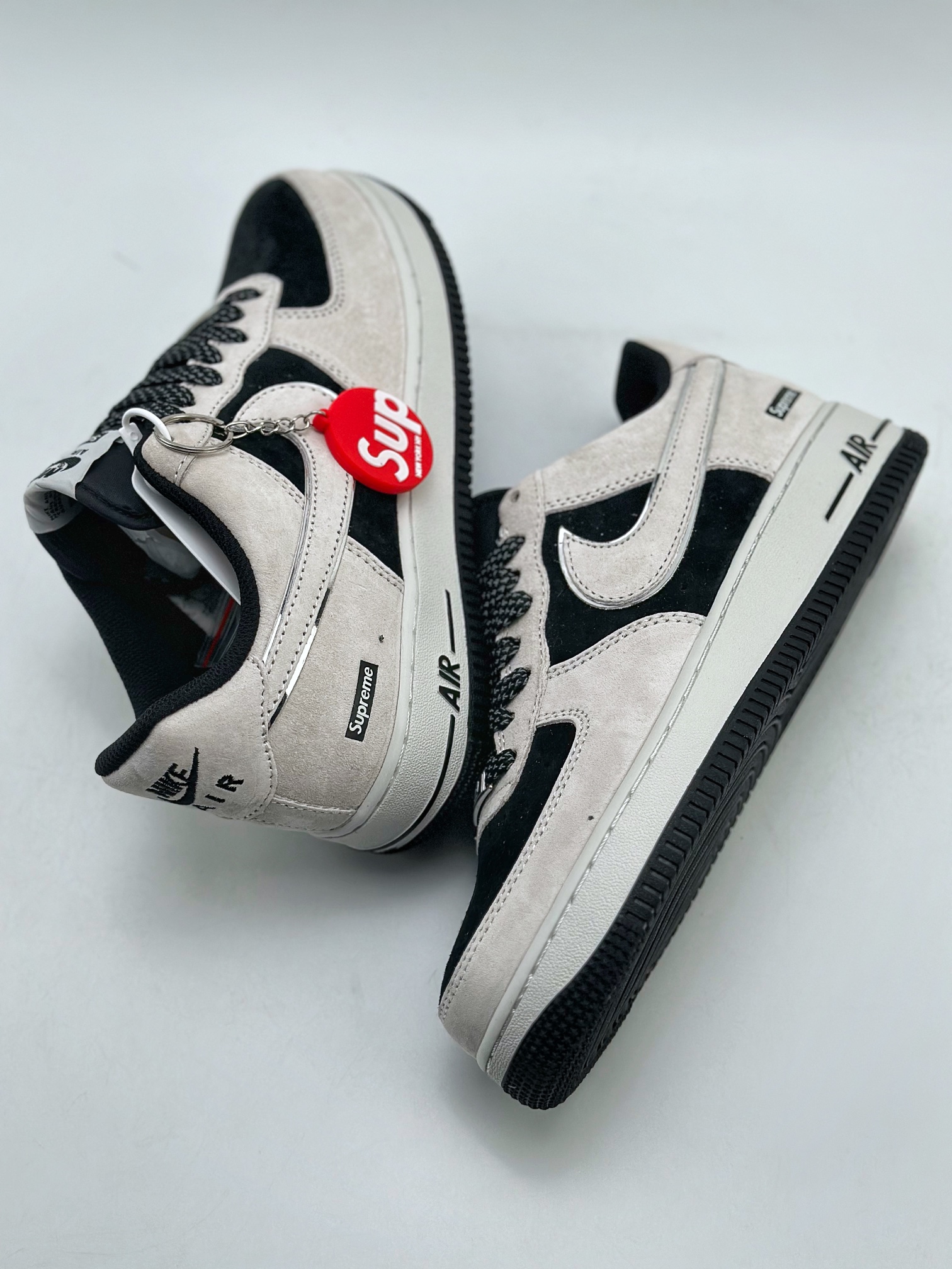 Nike Air Force 1 Low '07 x Supreme Grey Black 3
