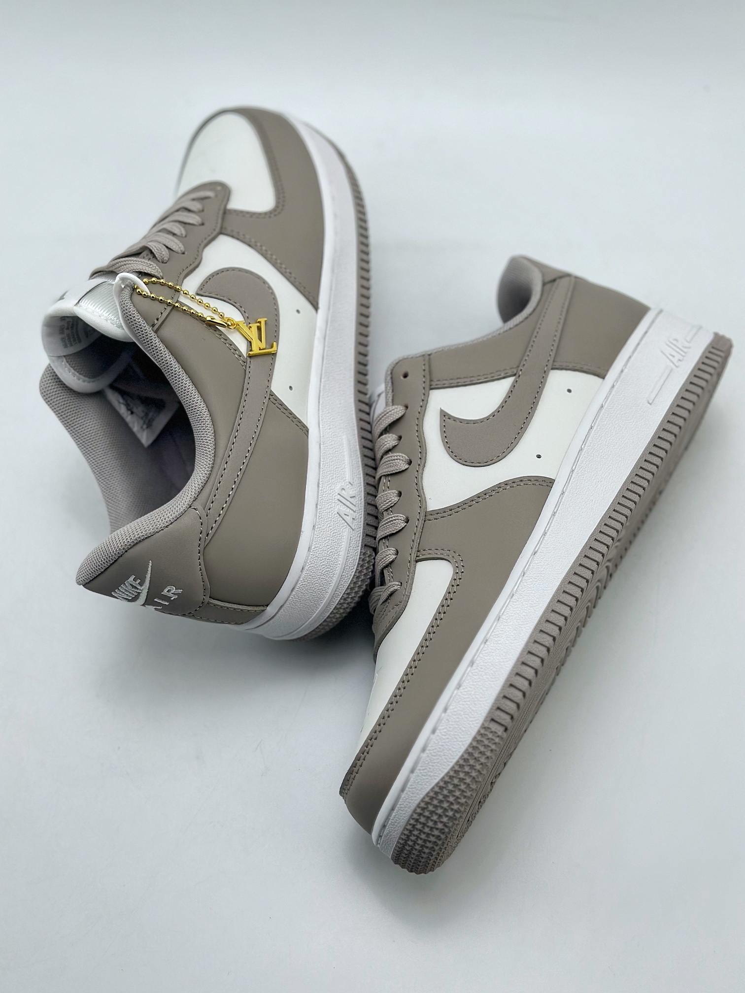 Nike Air Force 1 Low 07 x Louis Vuitton White Cement 3