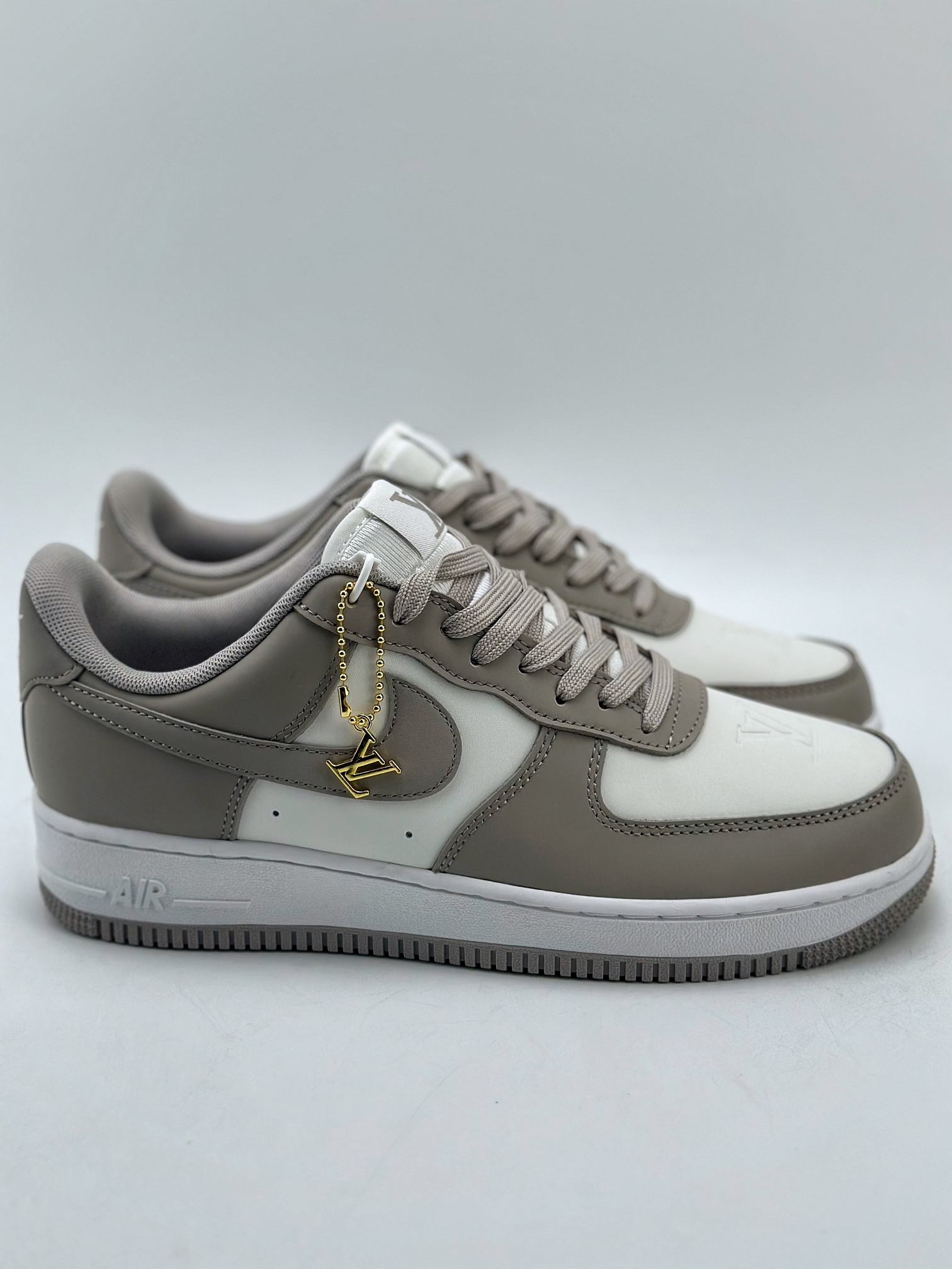 Nike Air Force 1 Low 07 x Louis Vuitton White Cement 4