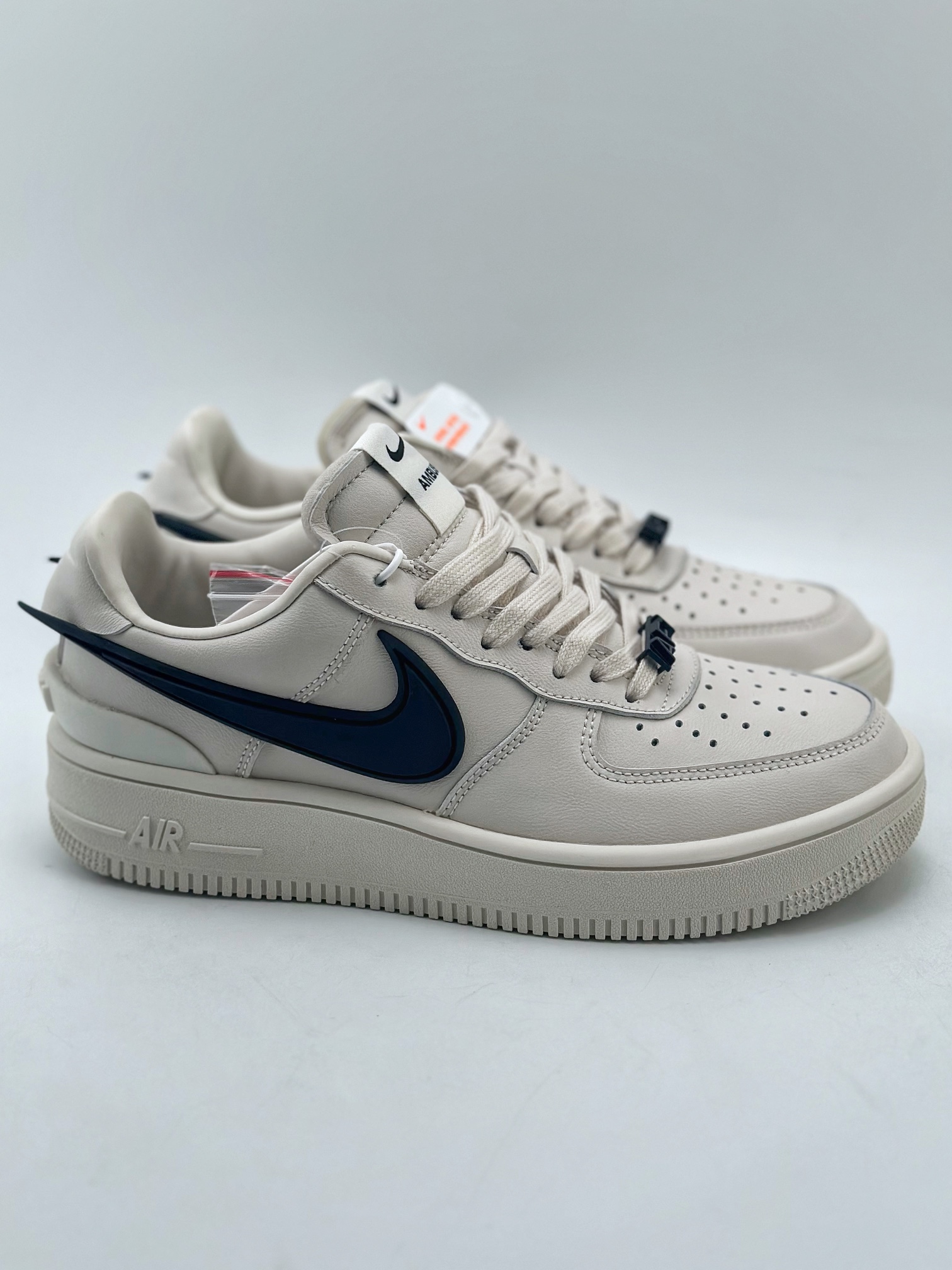 NikeAirForce1Low07xAMBUSH联名大勾白原楦头原纸板打造纯正低帮空军版型专注外贸渠道