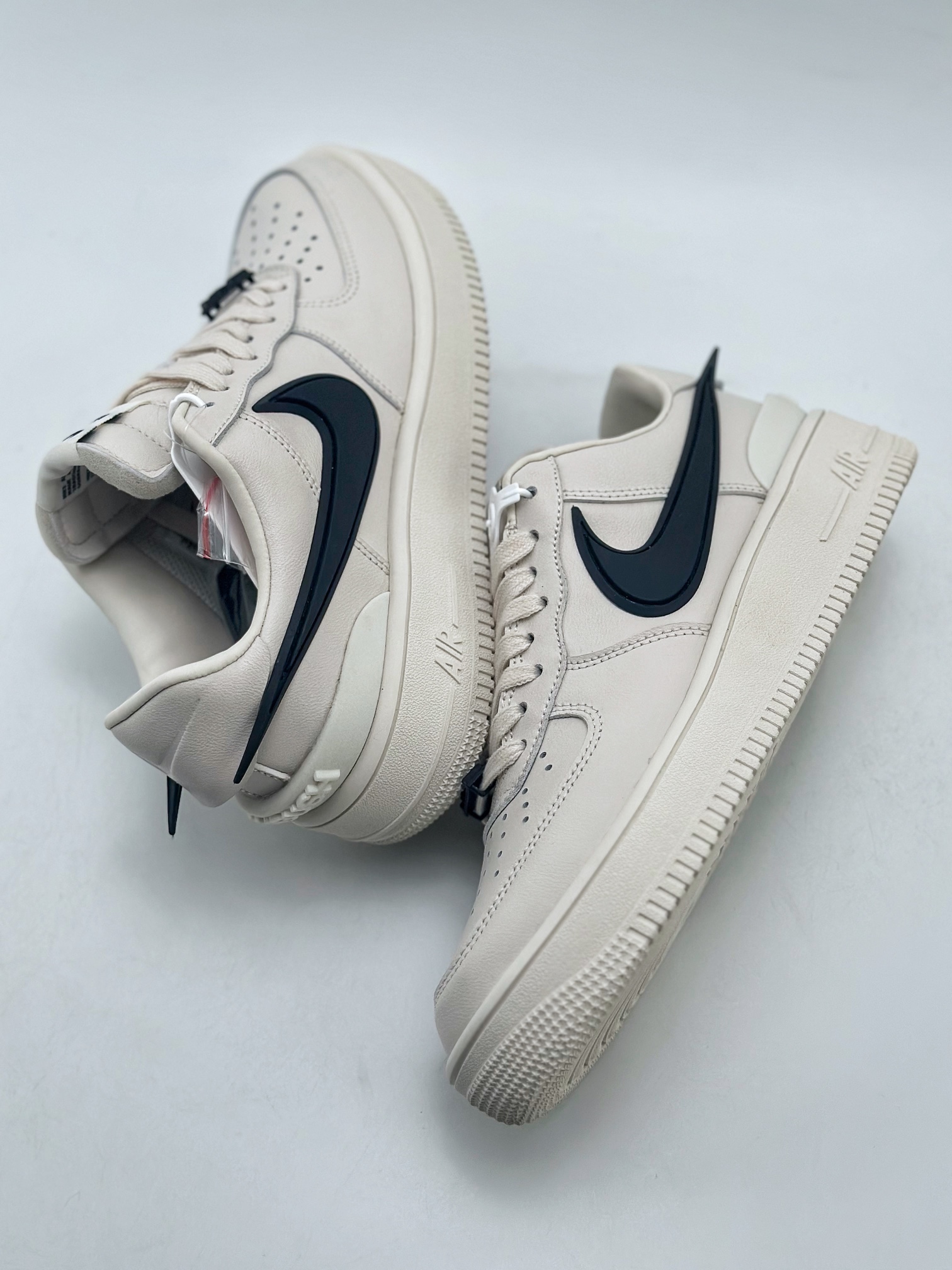 NikeAirForce1Low07xAMBUSH联名大勾白原楦头原纸板打造纯正低帮空军版型专注外贸渠道