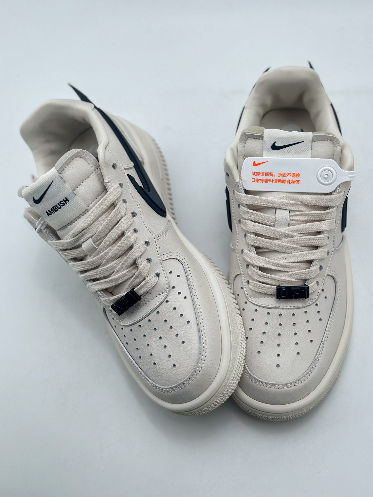 NikeAirForce1Low07xAMBUSH联名大勾白原楦头原纸板打造纯正低帮空军版型专注外贸渠道