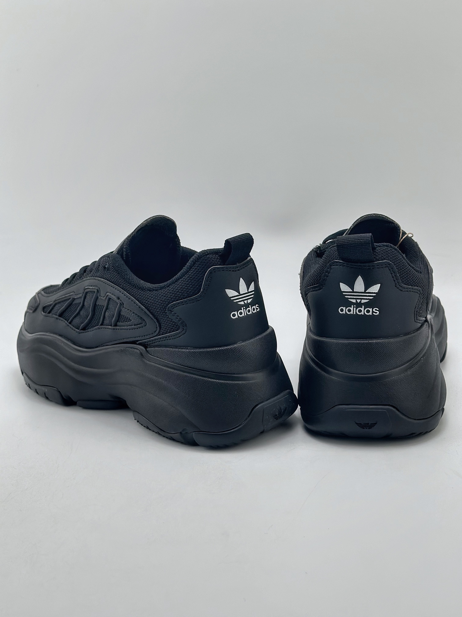 240 adidas originals Ozgaia 黑色 IG6045