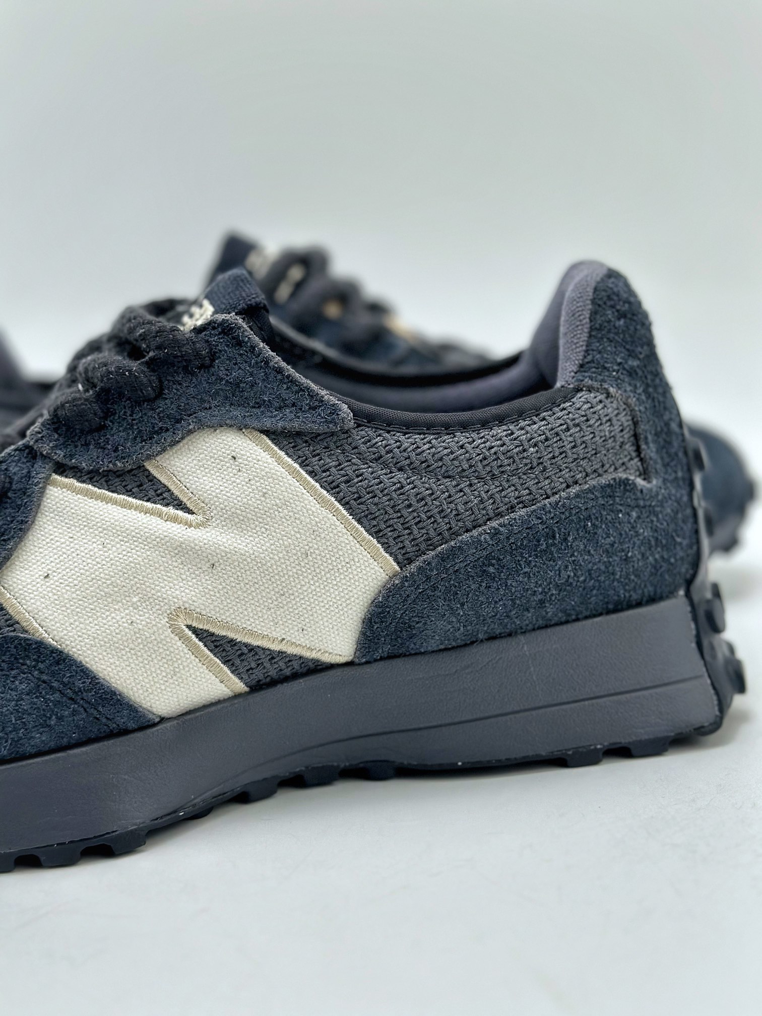 150 New Balance MS327系列 复古休闲运动慢跑鞋  U327WVE