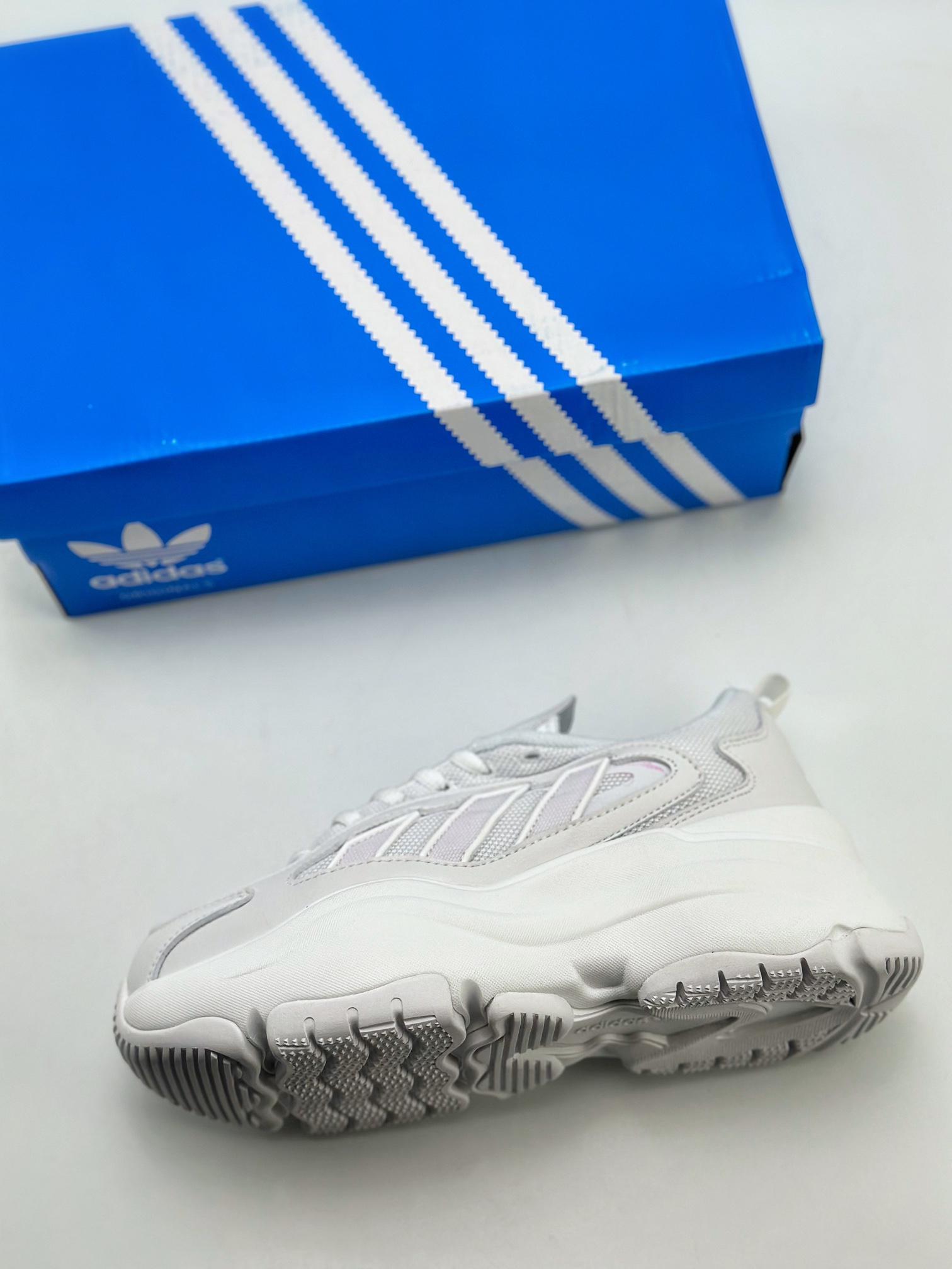 240 adidas originals Ozgaia 白色 IG6047