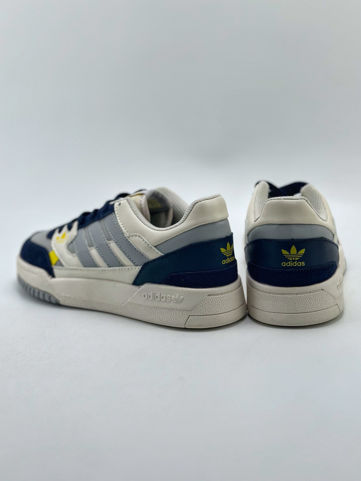 160 Adidas Drop Step W 低帮 经典校园复古板鞋  FZ5702