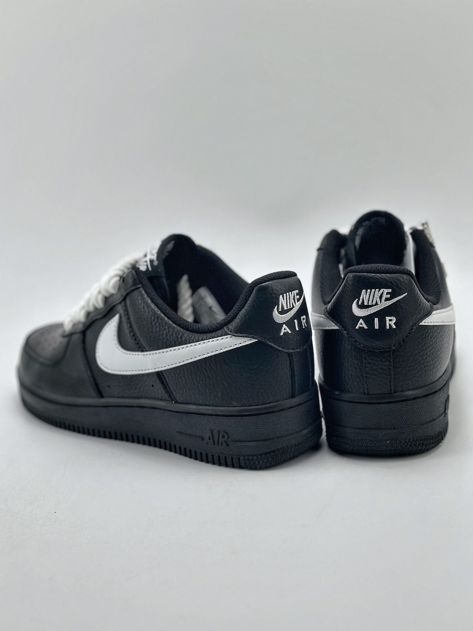 NikeAirForce1Low07黑武士麻绳原楦头原纸板打造纯正低帮空军版型专注外贸渠道全掌内置蜂窝气