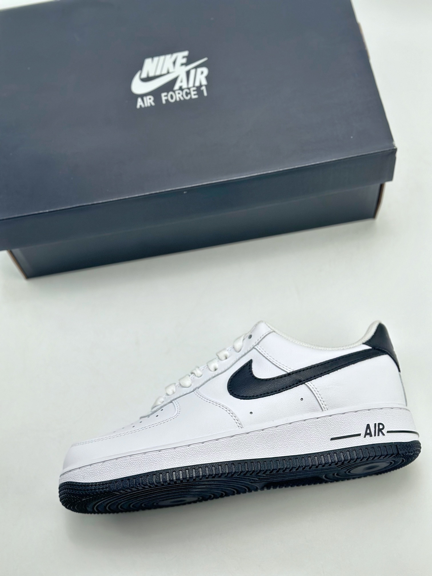 NikeAirForce1Low07白黑原楦头原纸板打造纯正低帮空军版型专注外贸渠道全掌内置蜂窝气垫原盒