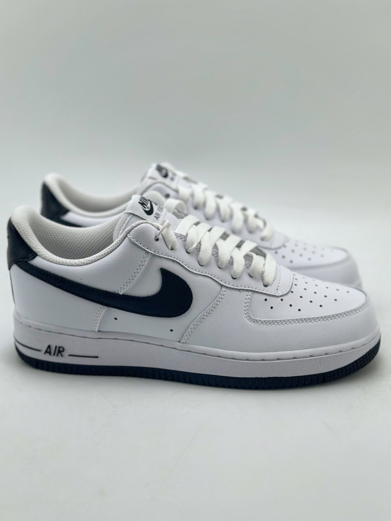 NikeAirForce1Low07白黑原楦头原纸板打造纯正低帮空军版型专注外贸渠道全掌内置蜂窝气垫原盒