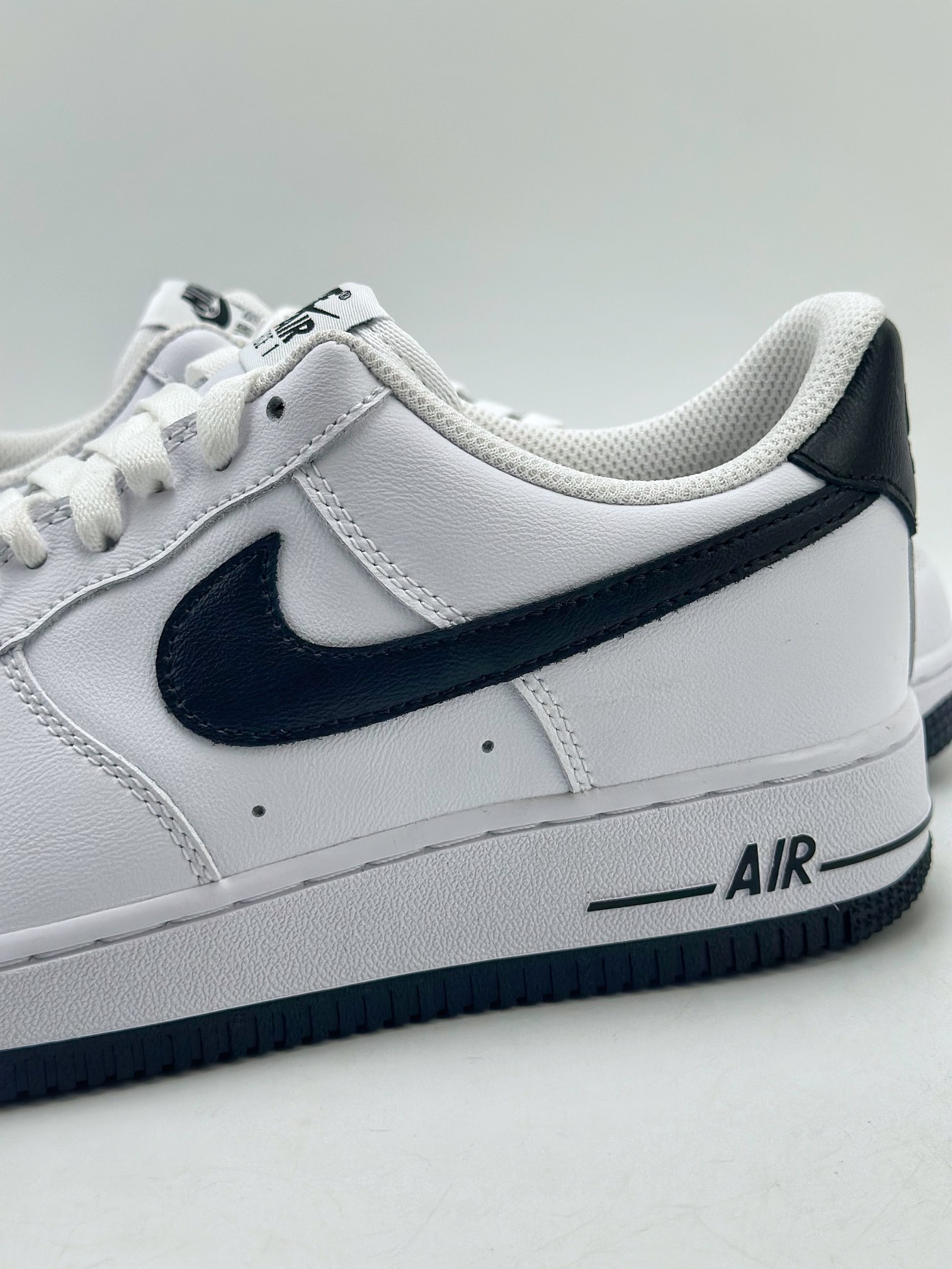 NikeAirForce1Low07白黑原楦头原纸板打造纯正低帮空军版型专注外贸渠道全掌内置蜂窝气垫原盒