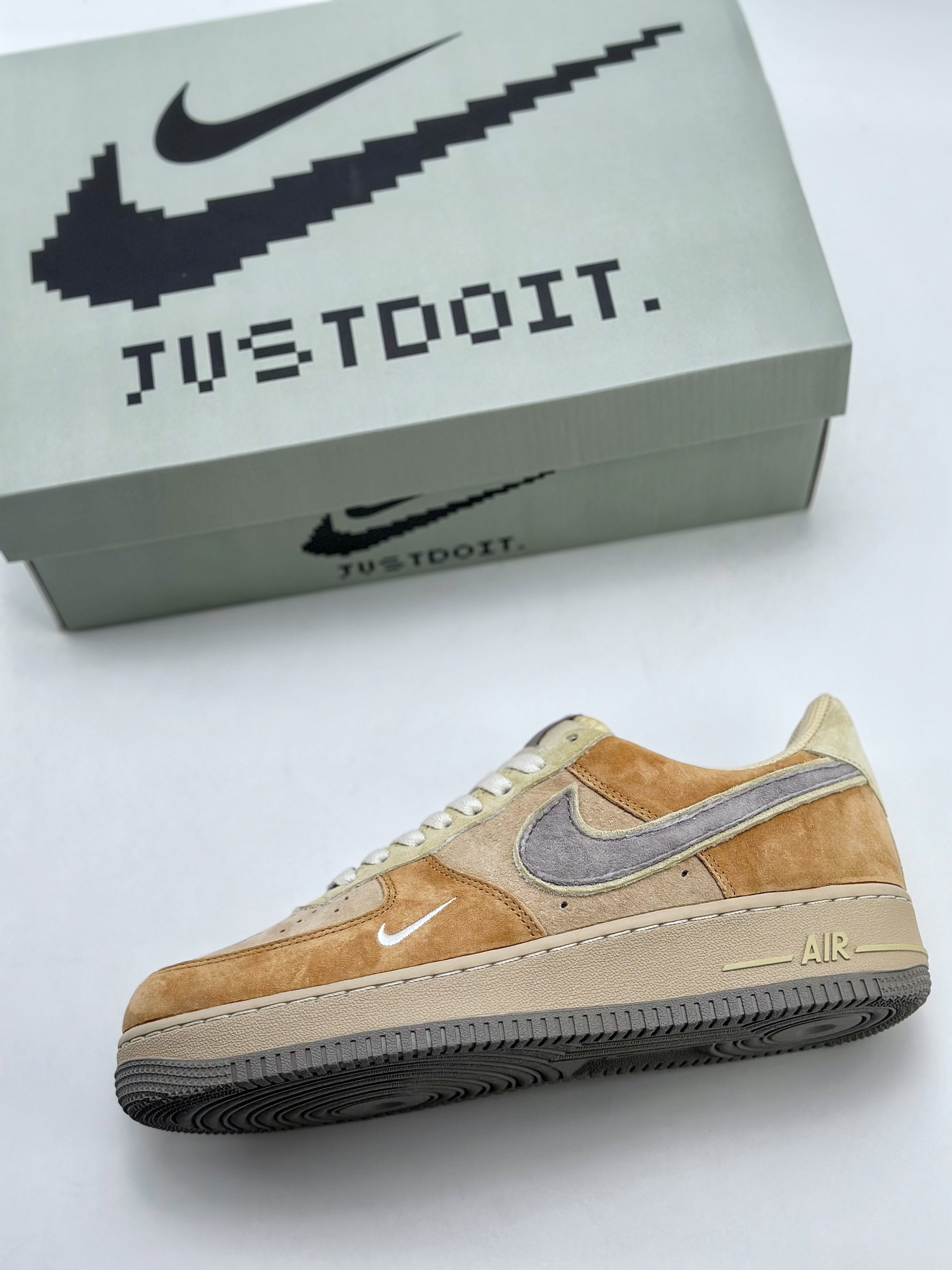 NikeAirForce1Low07甜甜圈棕橙原楦头原纸板打造纯正低帮空军版型专注外贸渠道全掌内置蜂窝气