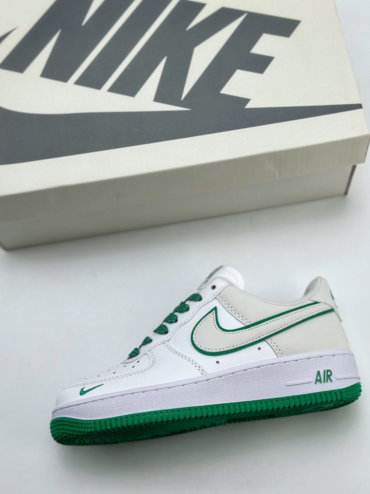 NikeAirForce1Low07白绿原楦头原纸板打造纯正低帮空军版型专注外贸渠道全掌内置蜂窝气垫原盒