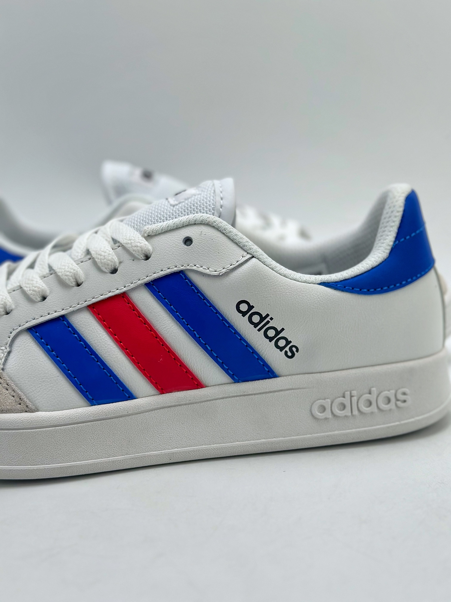 Adidas neo Breaknet white, blue and red AD classic retro sneakers GX4196