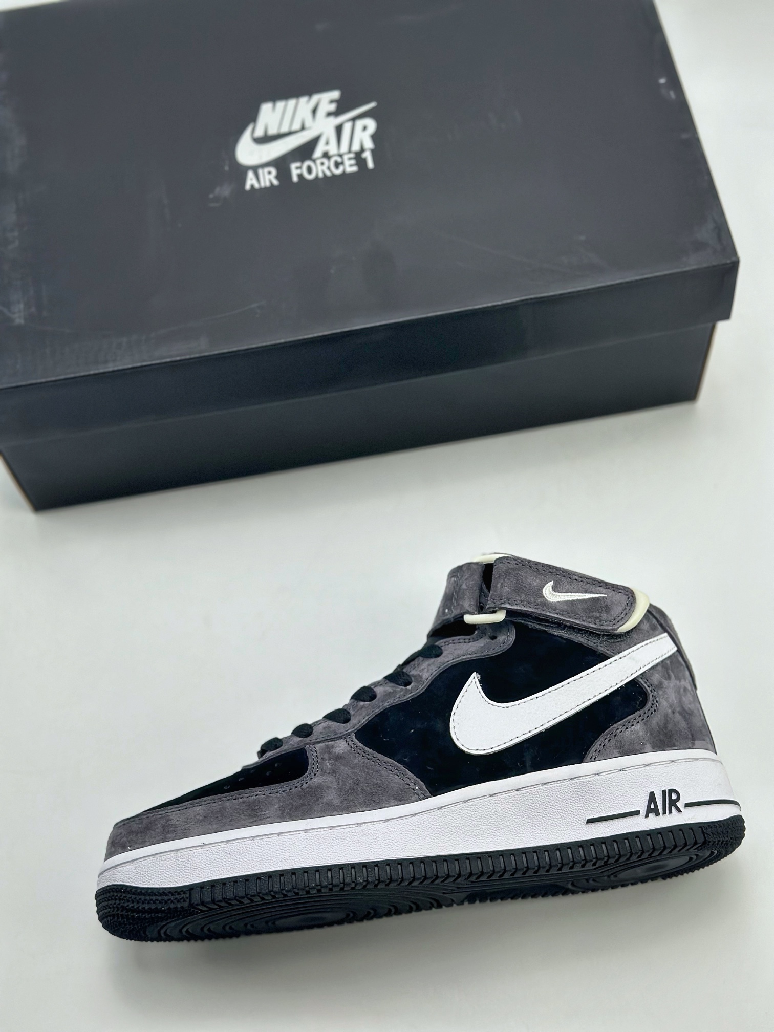 NikeAirForce1Mid07灰黑麂皮原楦头原纸板打造纯正中帮空军版型专注外贸渠道全掌内置蜂窝气垫