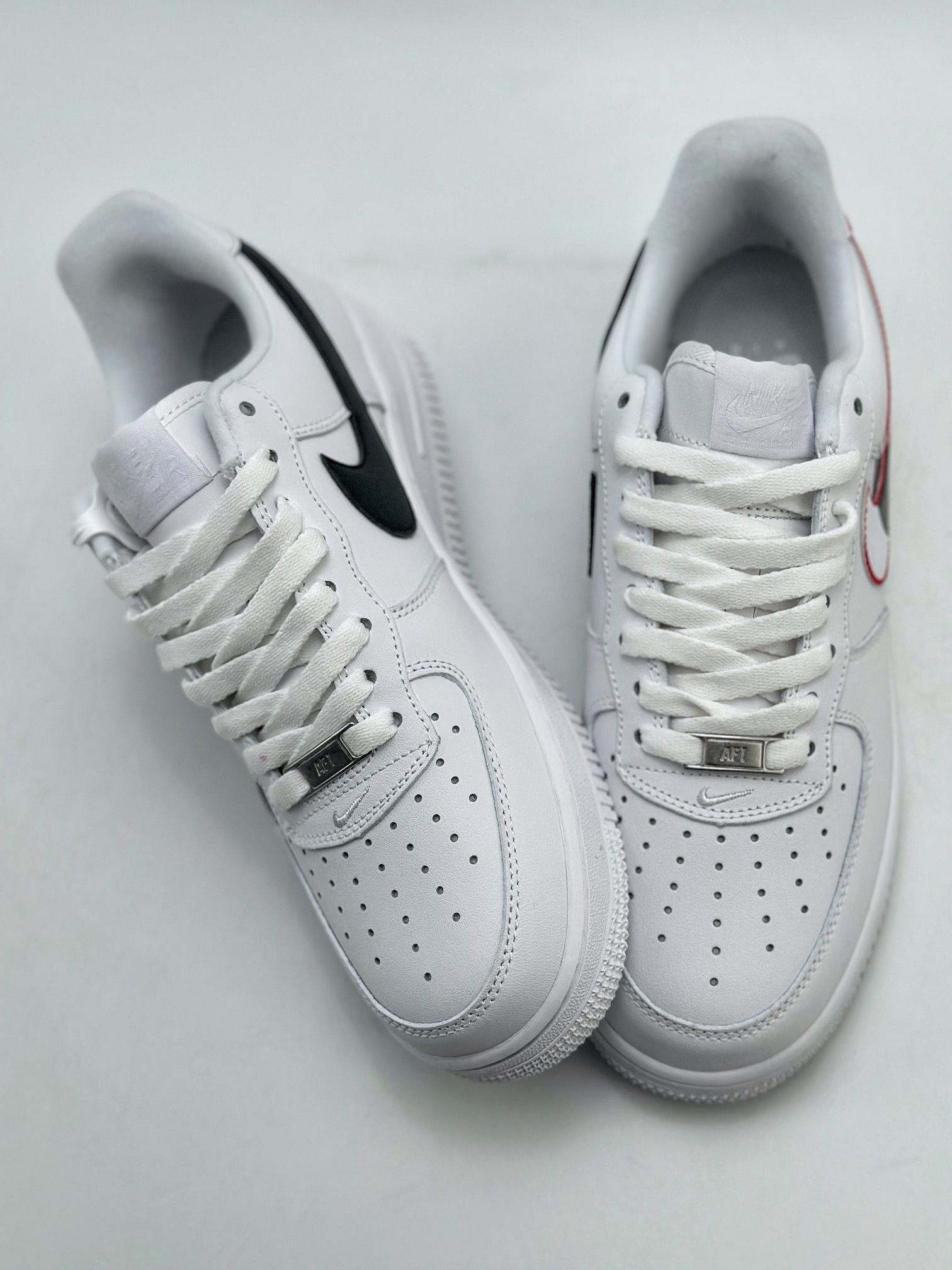 NikeAirForce1Low07xSupreme手绘印花双钩白黑原楦头原纸板打造纯正低帮空军版型专注