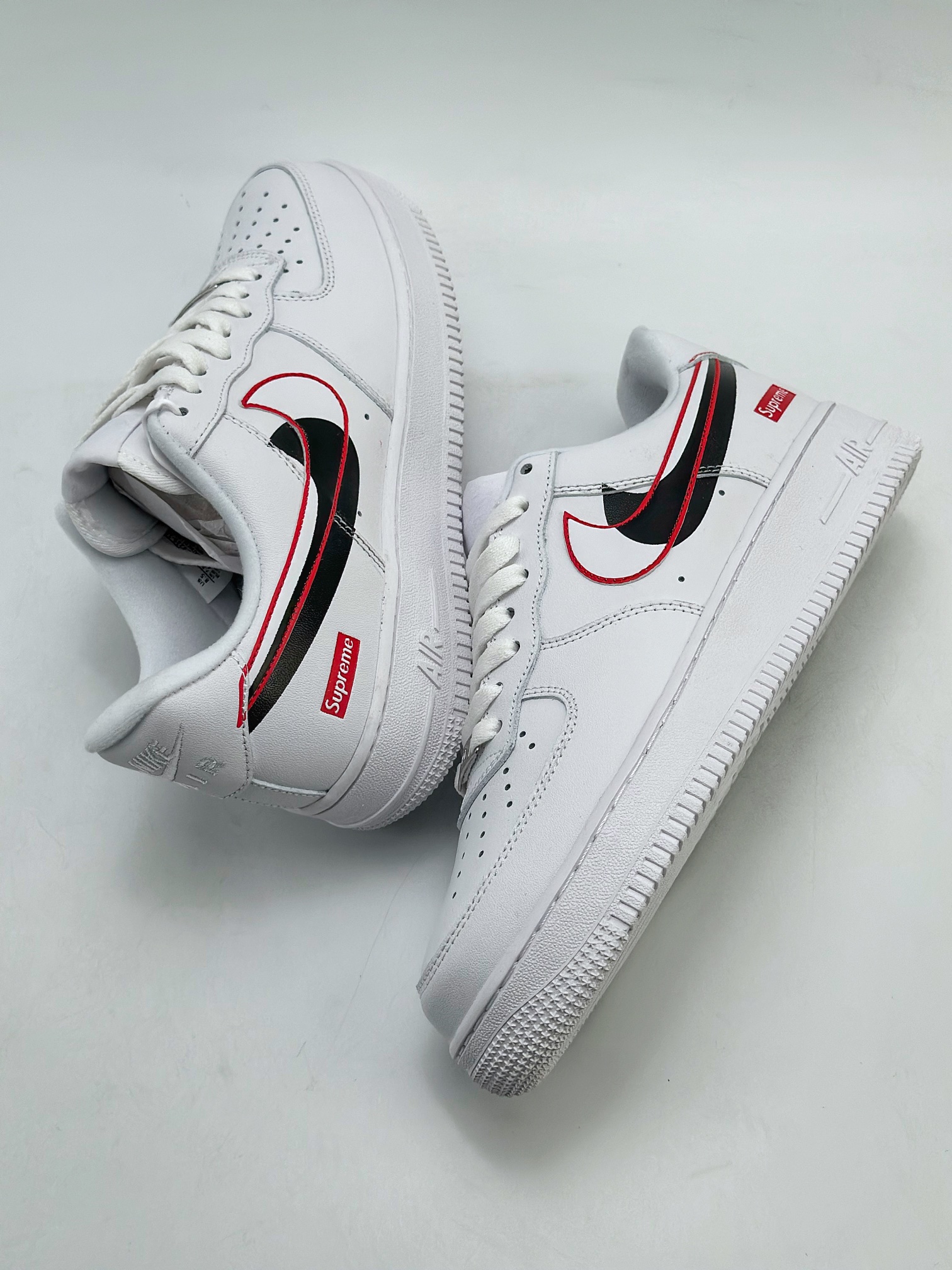 NikeAirForce1Low07xSupreme手绘印花双钩白黑原楦头原纸板打造纯正低帮空军版型专注