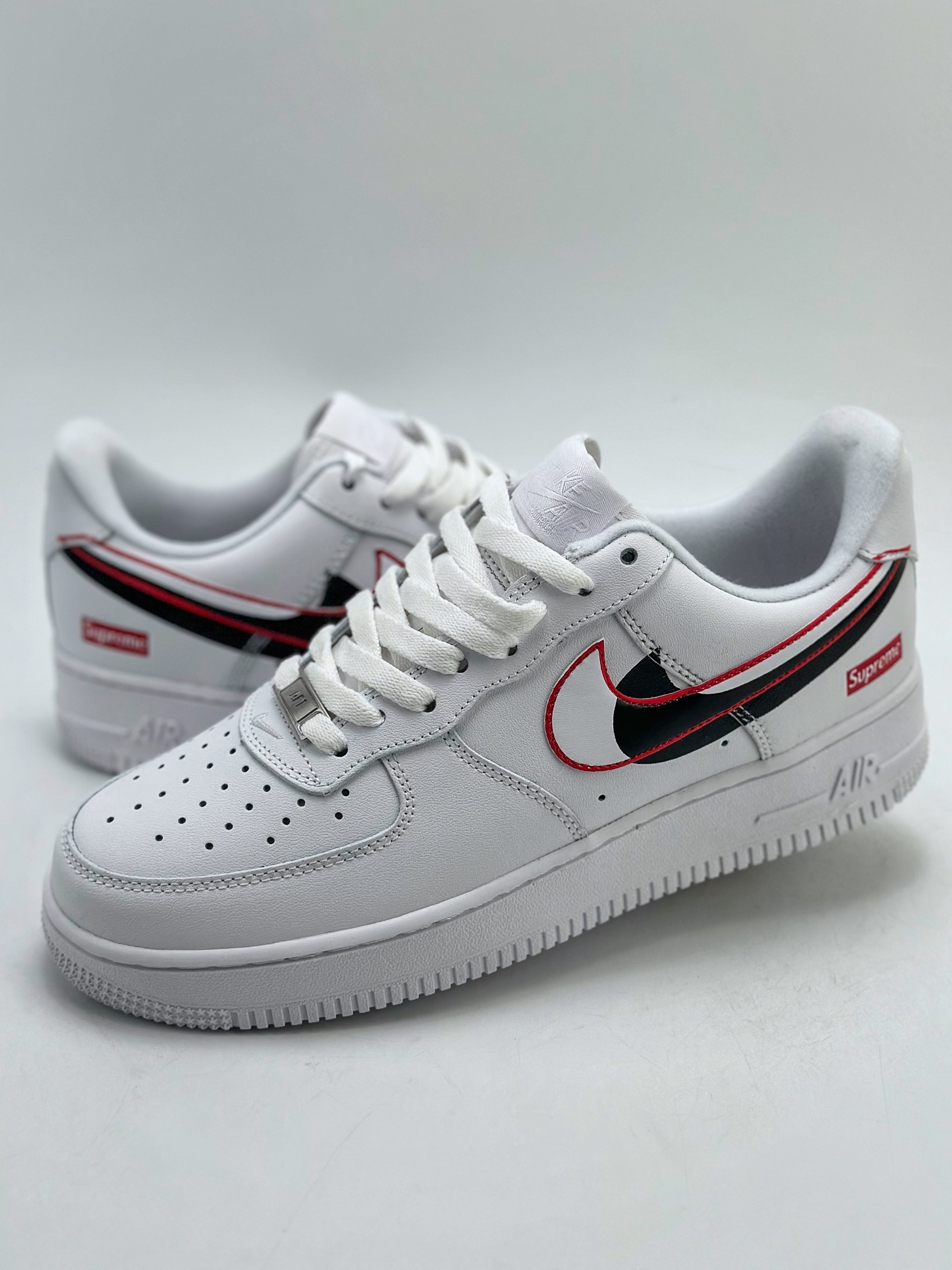 NikeAirForce1Low07xSupreme手绘印花双钩白黑原楦头原纸板打造纯正低帮空军版型专注