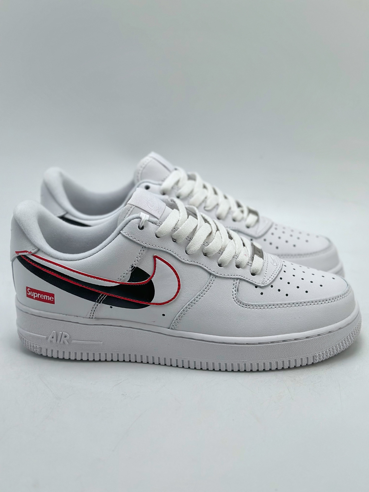 NikeAirForce1Low07xSupreme手绘印花双钩白黑原楦头原纸板打造纯正低帮空军版型专注