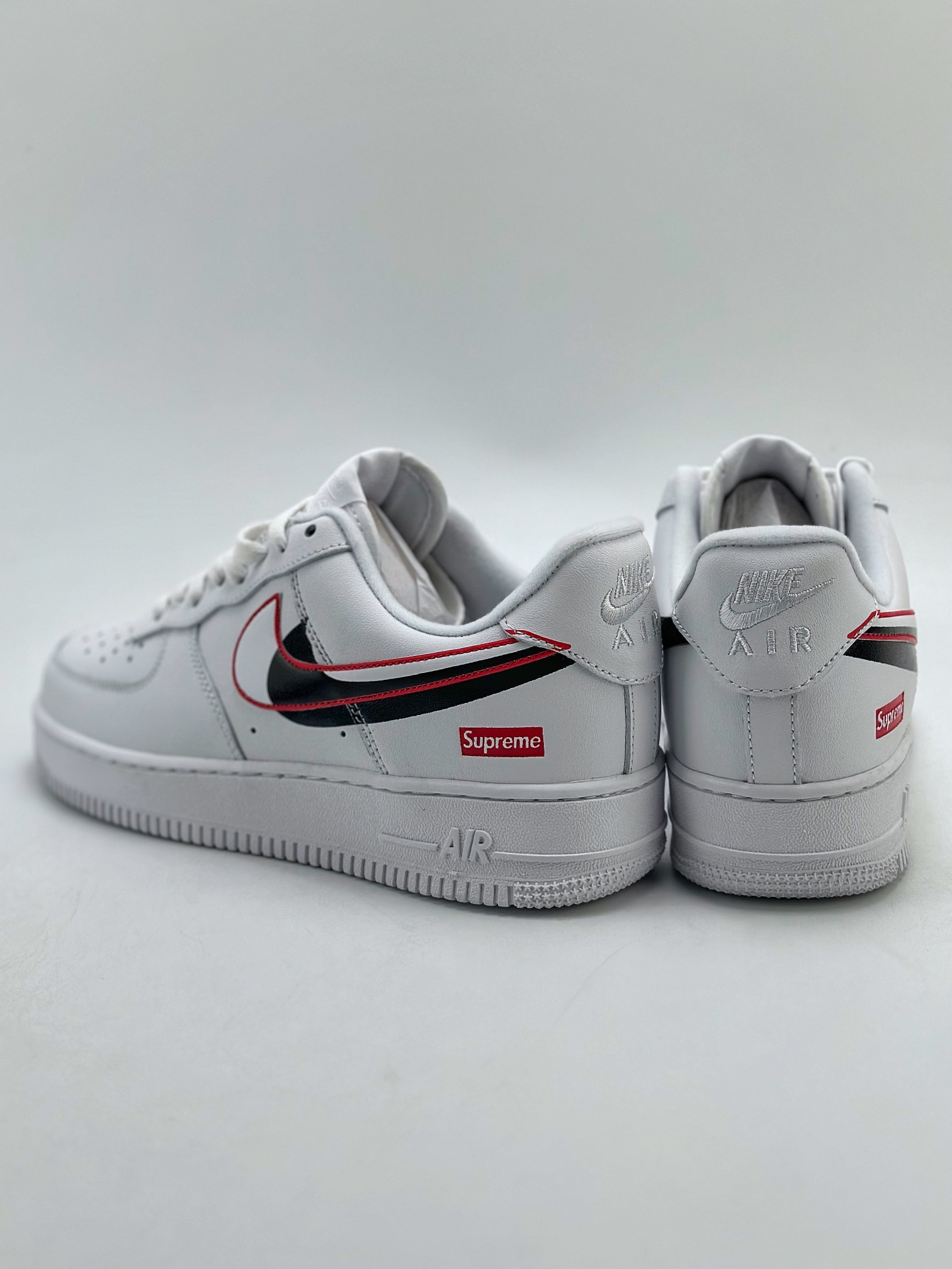 NikeAirForce1Low07xSupreme手绘印花双钩白黑原楦头原纸板打造纯正低帮空军版型专注