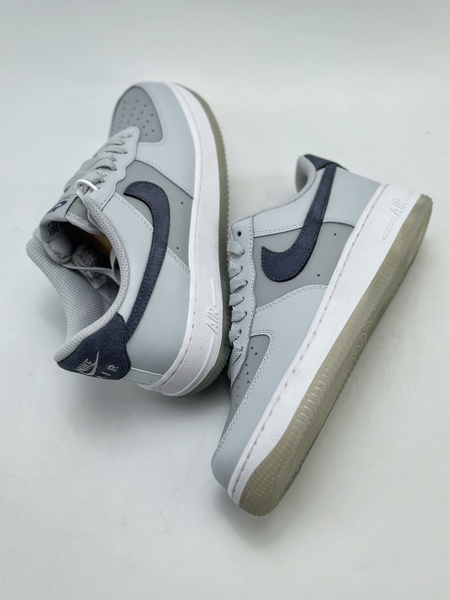 NikeAirForce1Low07灰色原楦头原纸板打造纯正低帮空军版型专注外贸渠道全掌内置蜂窝气垫原盒