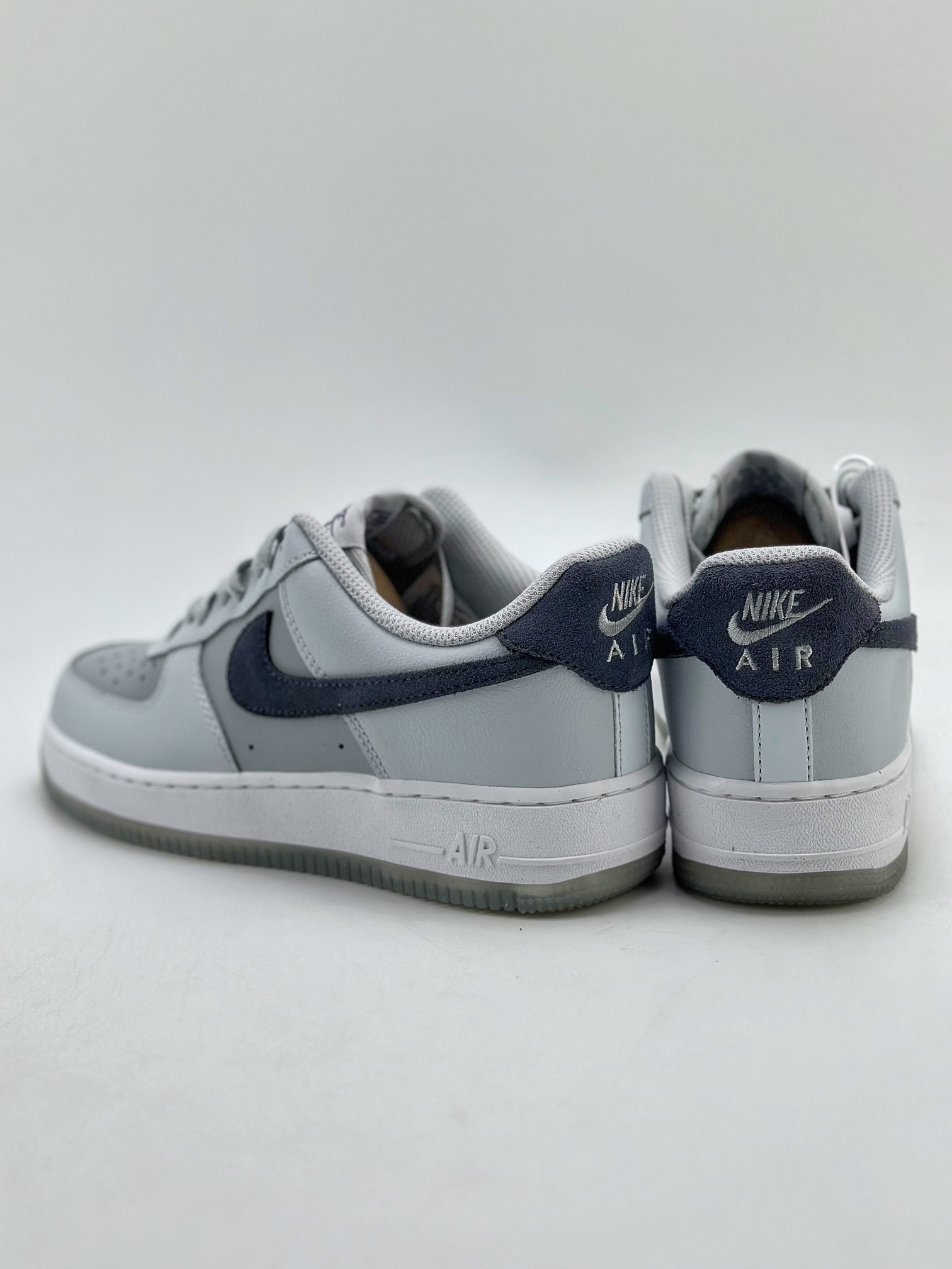 NikeAirForce1Low07灰色原楦头原纸板打造纯正低帮空军版型专注外贸渠道全掌内置蜂窝气垫原盒