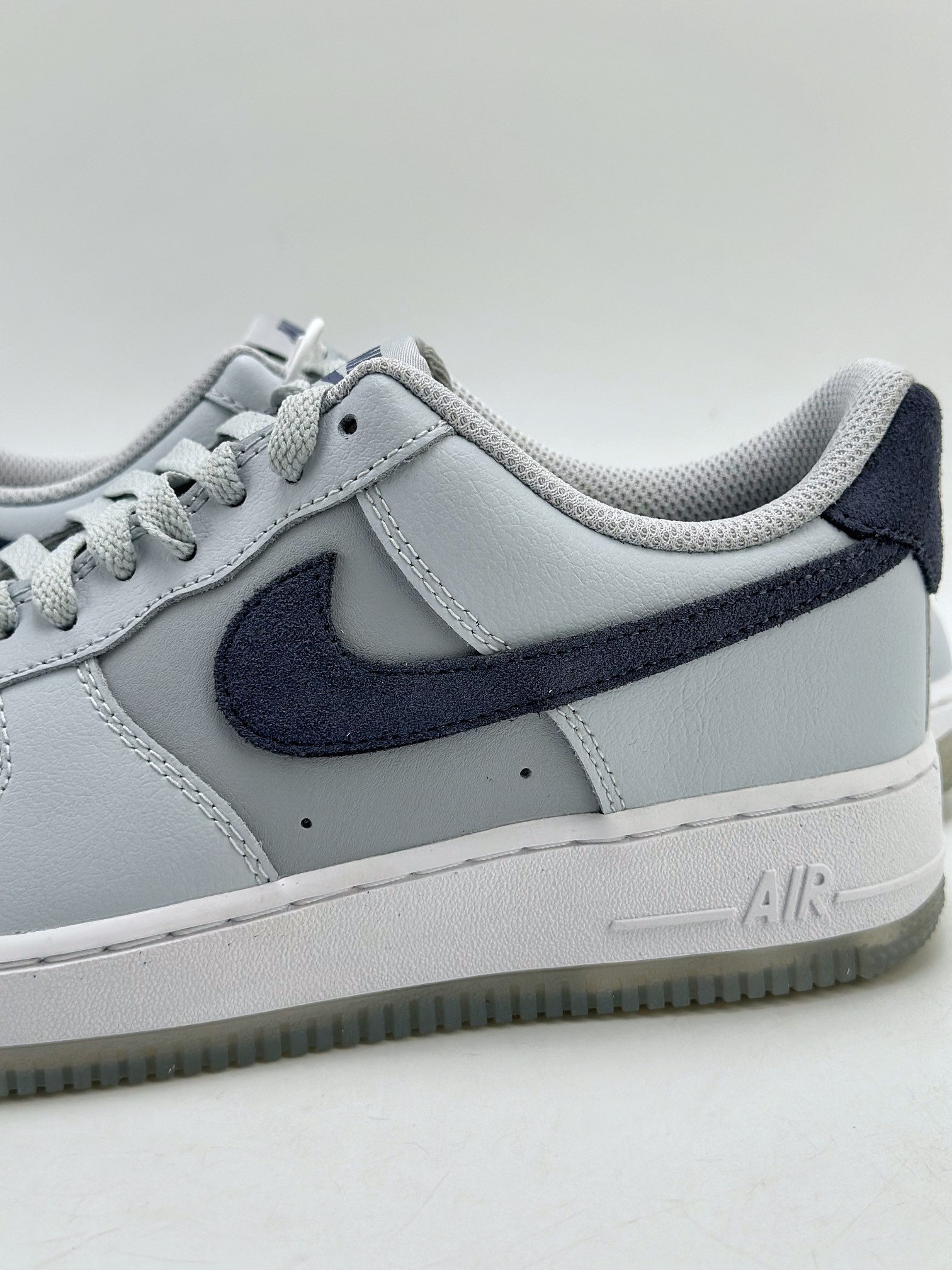 NikeAirForce1Low07灰色原楦头原纸板打造纯正低帮空军版型专注外贸渠道全掌内置蜂窝气垫原盒