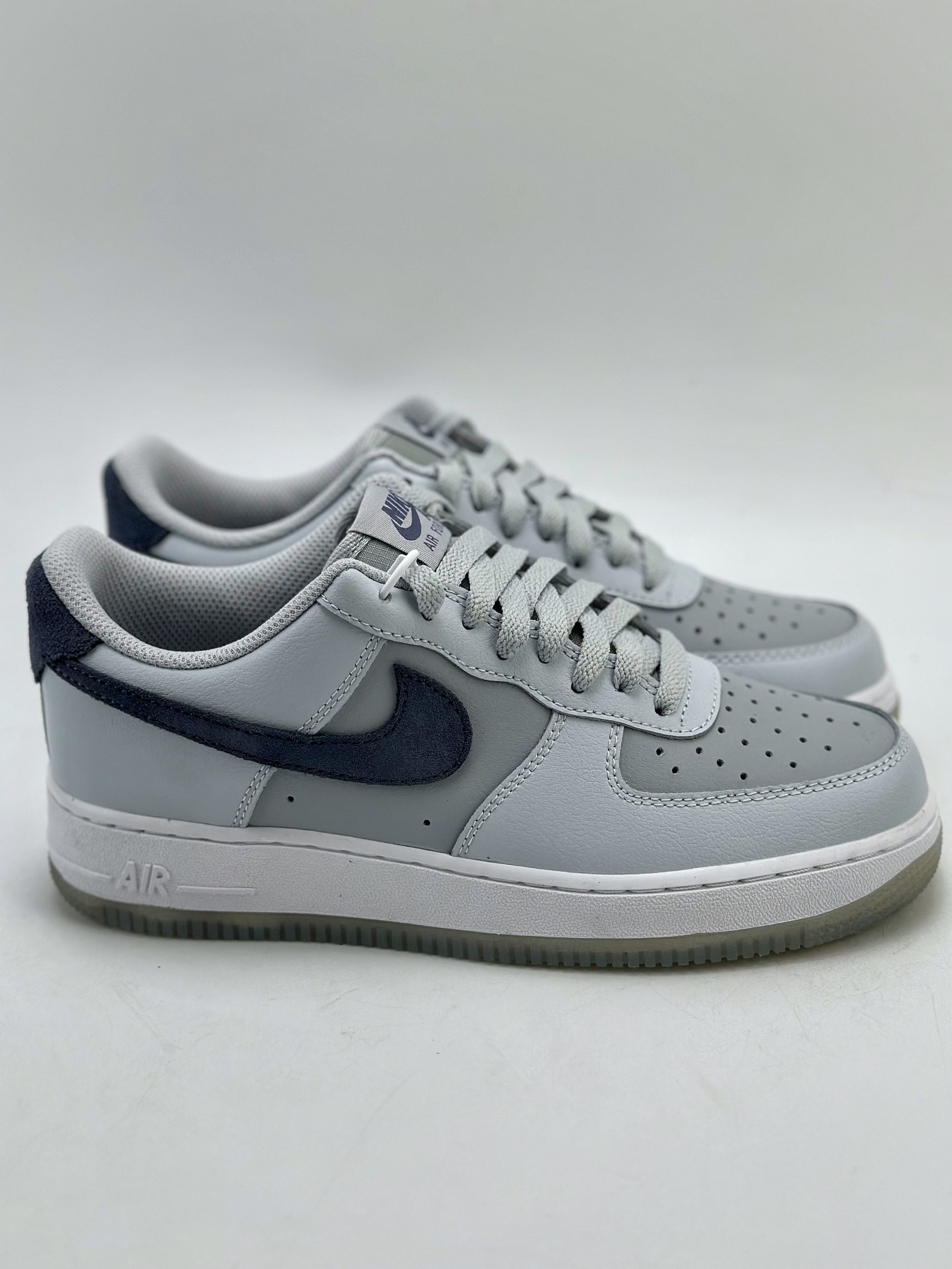 NikeAirForce1Low07灰色原楦头原纸板打造纯正低帮空军版型专注外贸渠道全掌内置蜂窝气垫原盒