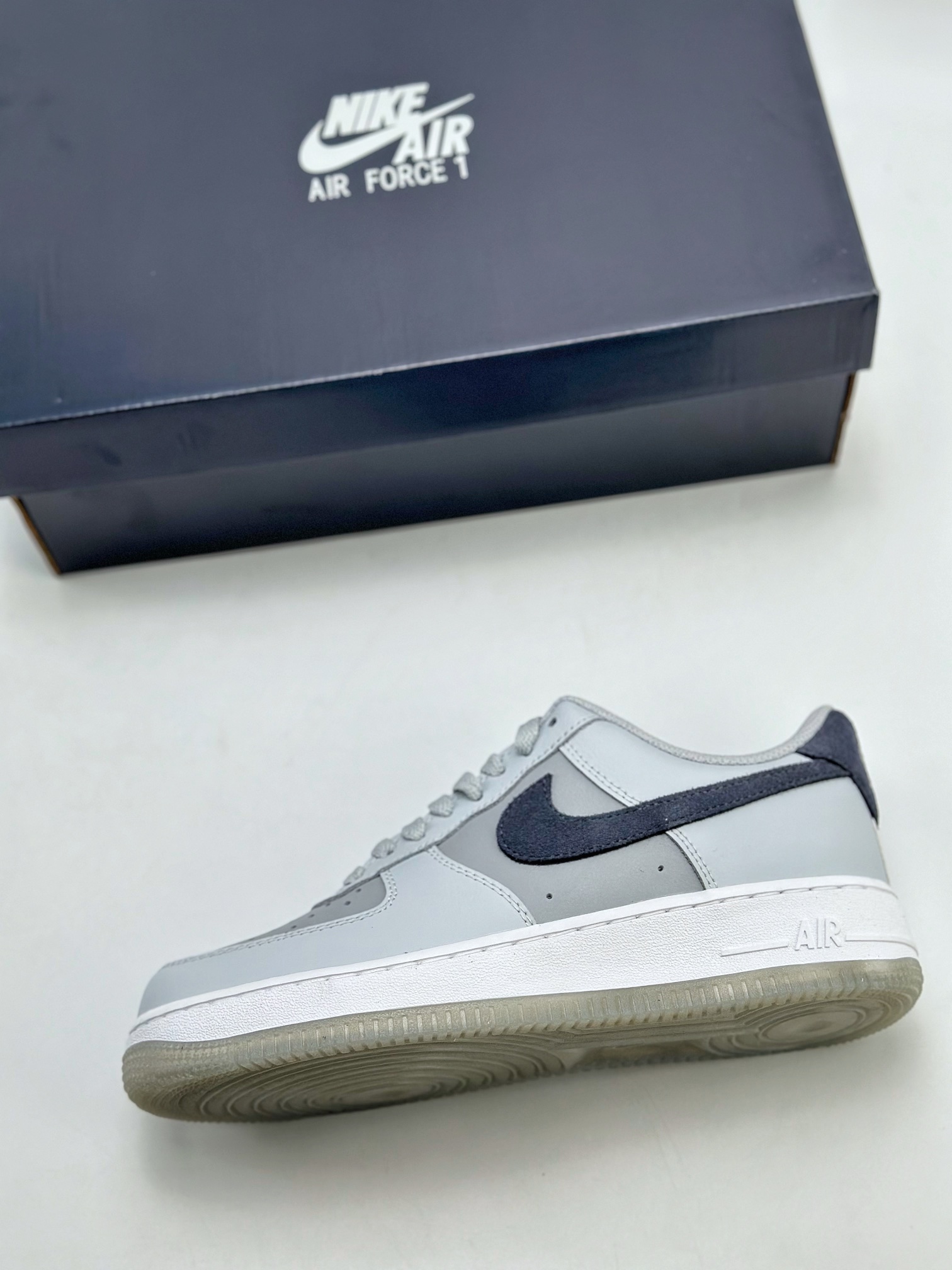 NikeAirForce1Low07灰色原楦头原纸板打造纯正低帮空军版型专注外贸渠道全掌内置蜂窝气垫原盒