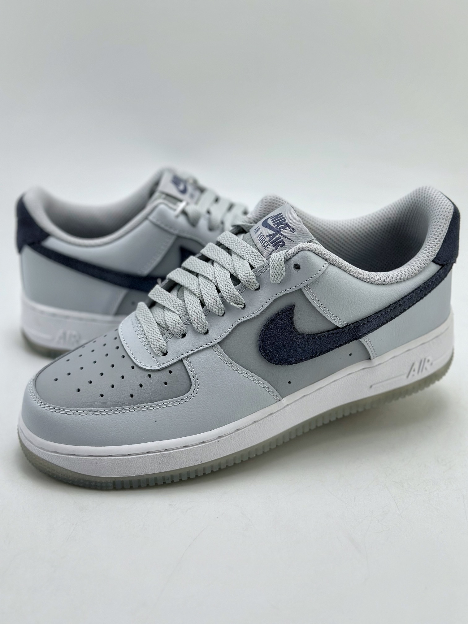 NikeAirForce1Low07灰色原楦头原纸板打造纯正低帮空军版型专注外贸渠道全掌内置蜂窝气垫原盒