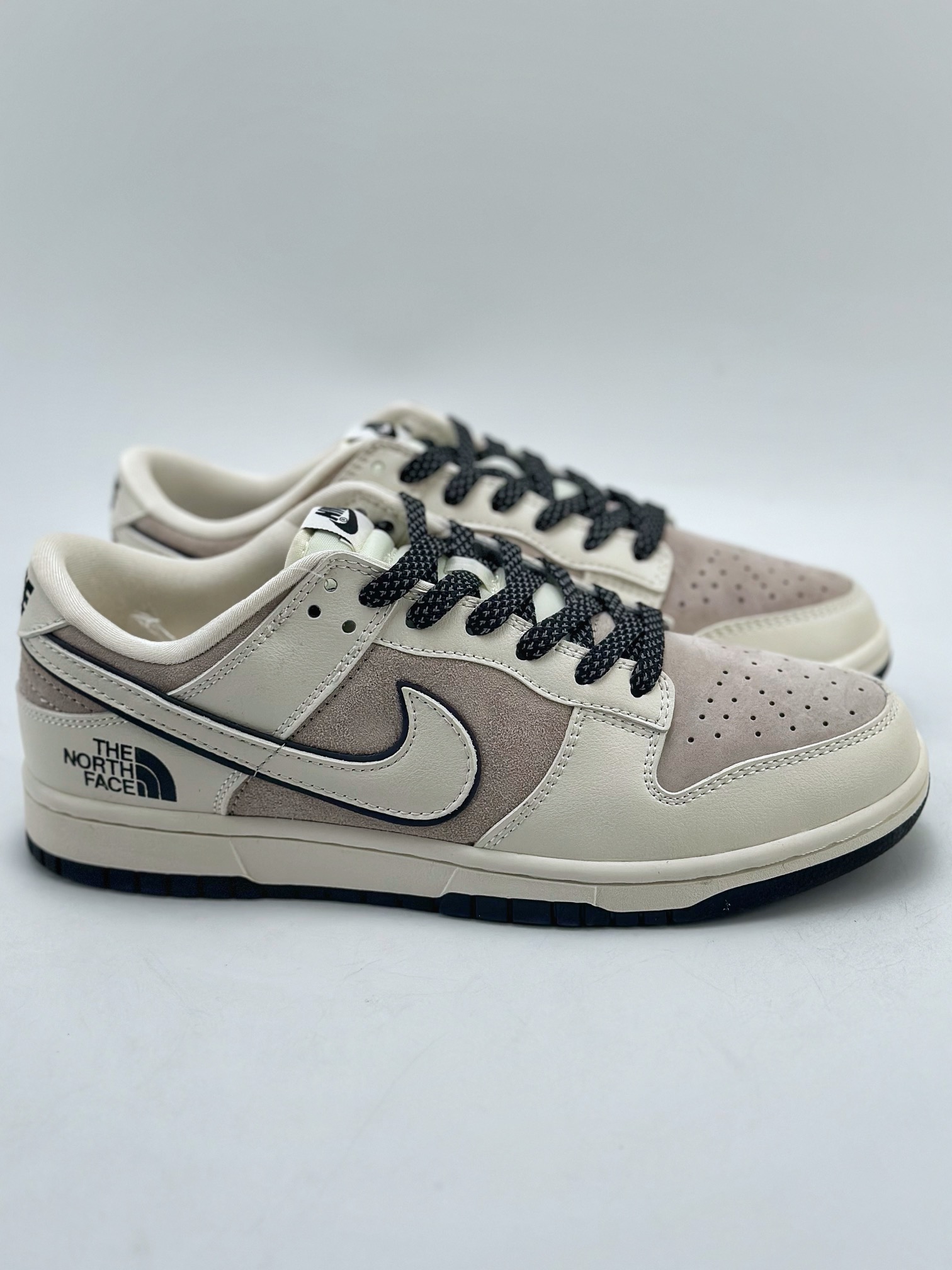 280 Nike SB Dunk Low x The North Face 白灰满天星 FC2025-303