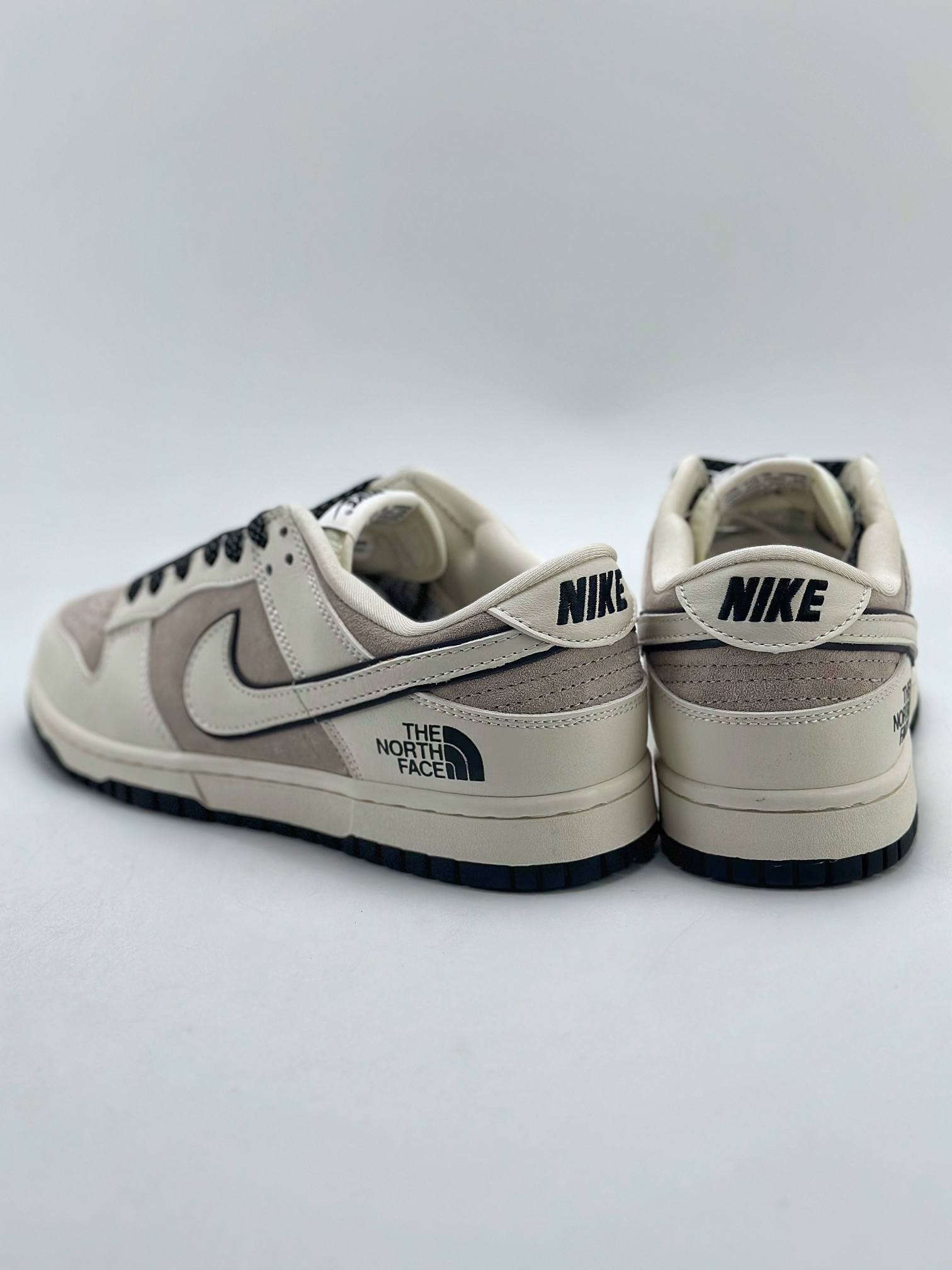 280 Nike SB Dunk Low x The North Face 白灰满天星 FC2025-303