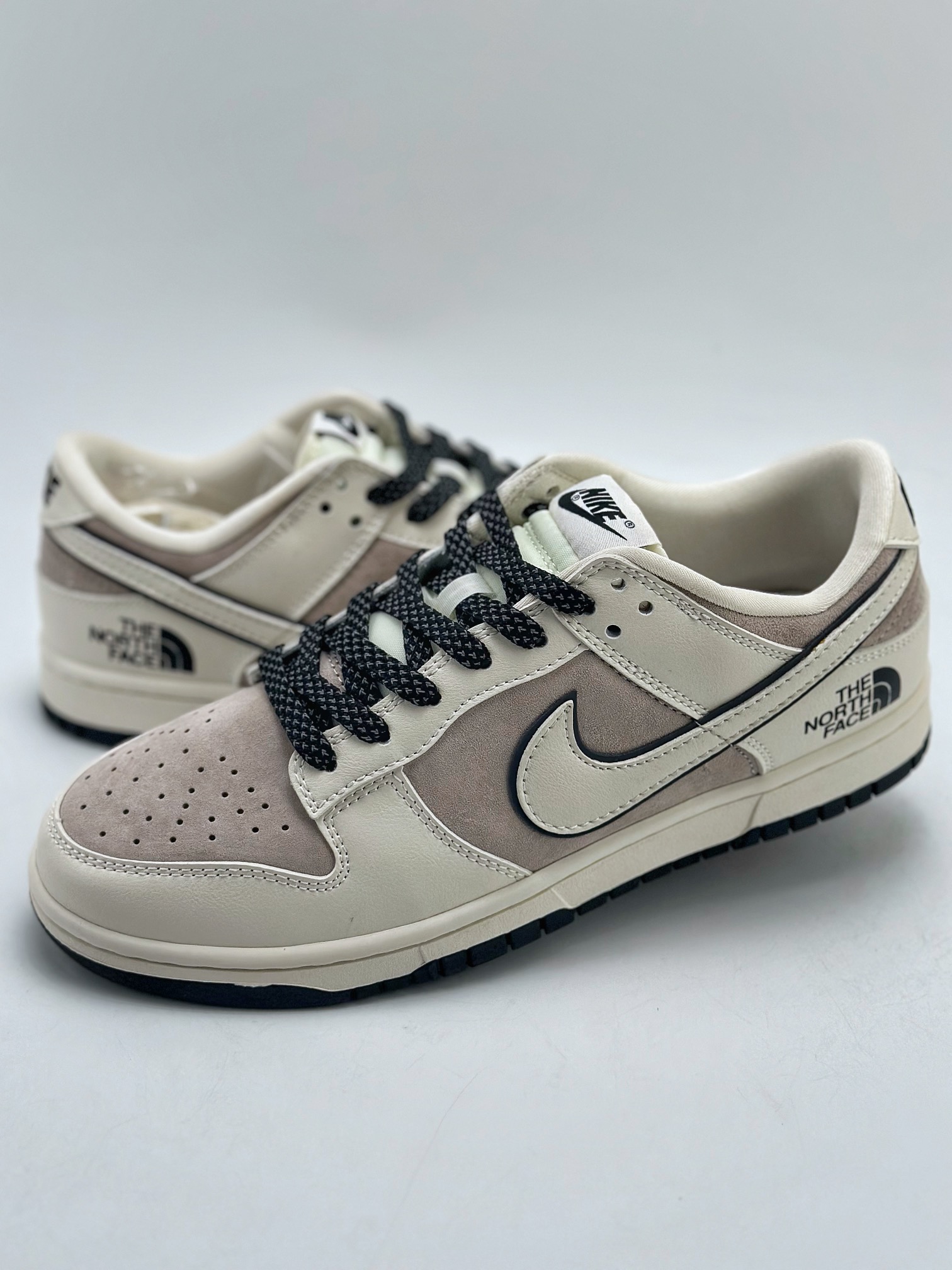 280 Nike SB Dunk Low x The North Face 白灰满天星 FC2025-303