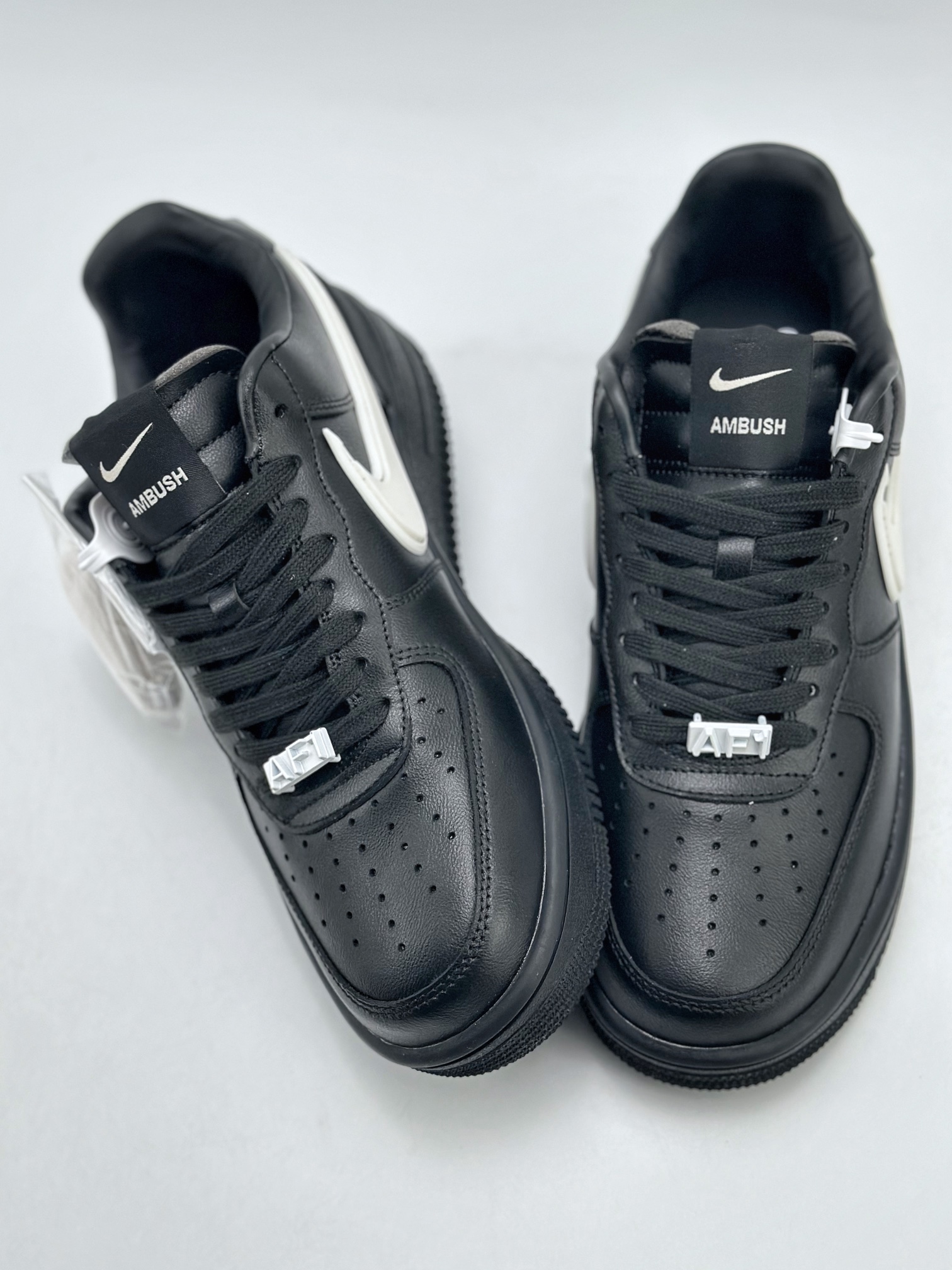 NikeAirForce1Low07xAMBUSH联名大勾黑原楦头原纸板打造纯正低帮空军版型专注外贸渠道