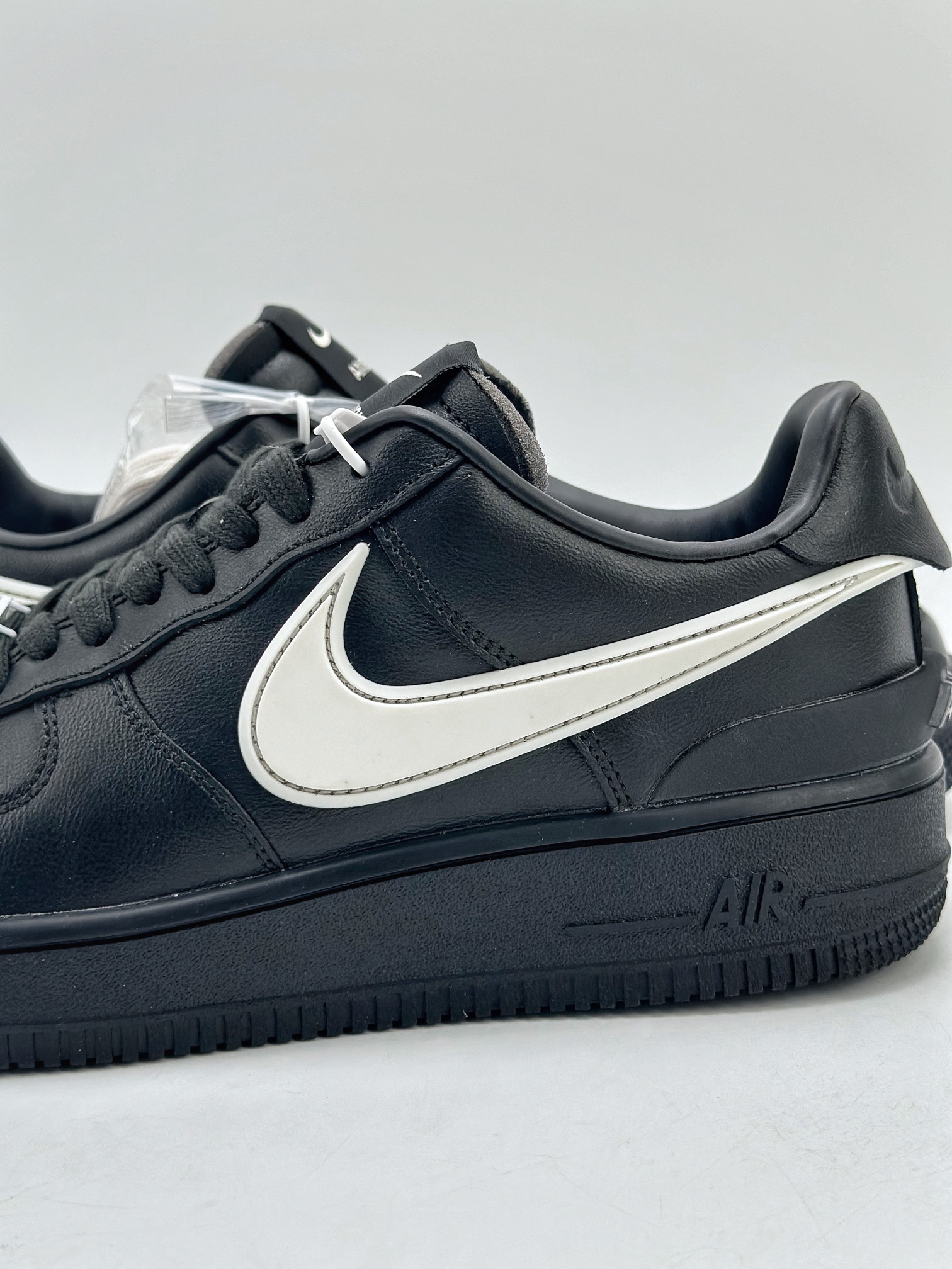 NikeAirForce1Low07xAMBUSH联名大勾黑原楦头原纸板打造纯正低帮空军版型专注外贸渠道