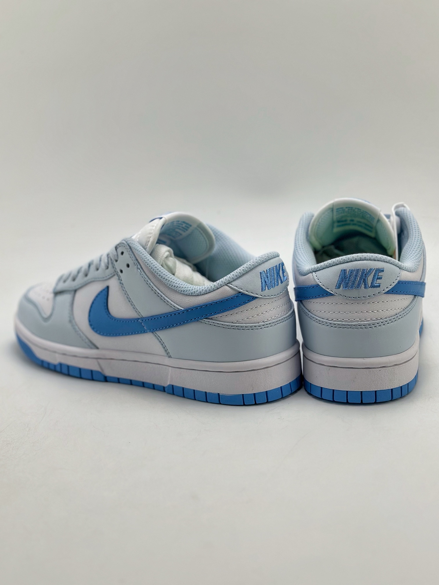 220 NIKE SB Dunk Low “Blue Tint” 浅蓝白 DD1873-400