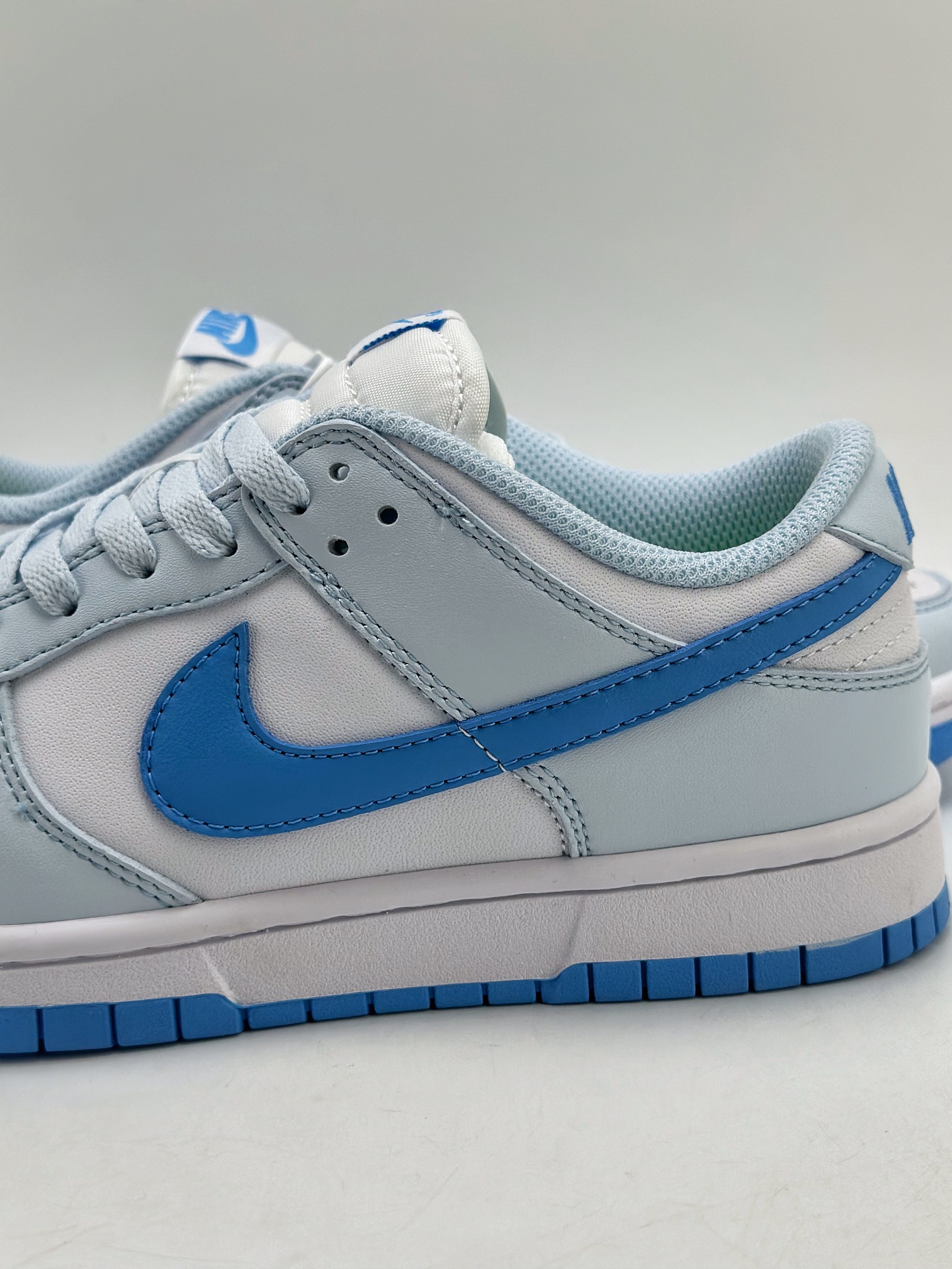 220 NIKE SB Dunk Low “Blue Tint” 浅蓝白 DD1873-400