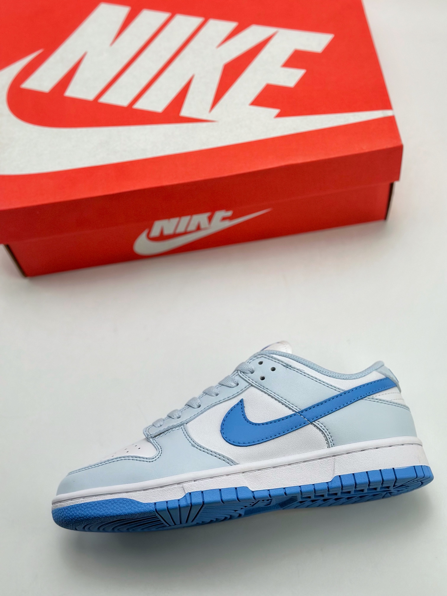 220 NIKE SB Dunk Low “Blue Tint” 浅蓝白 DD1873-400