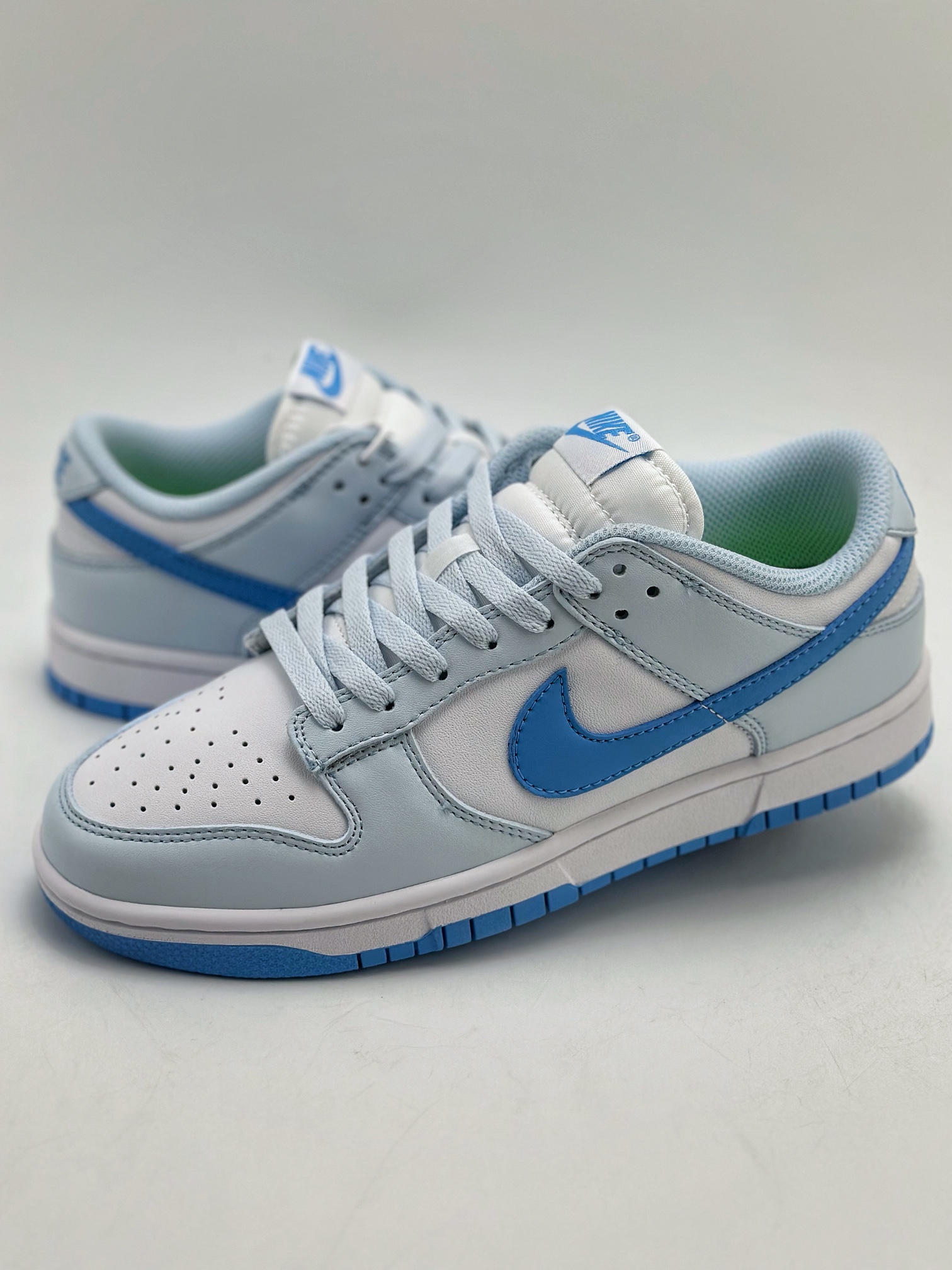 220 NIKE SB Dunk Low “Blue Tint” 浅蓝白 DD1873-400