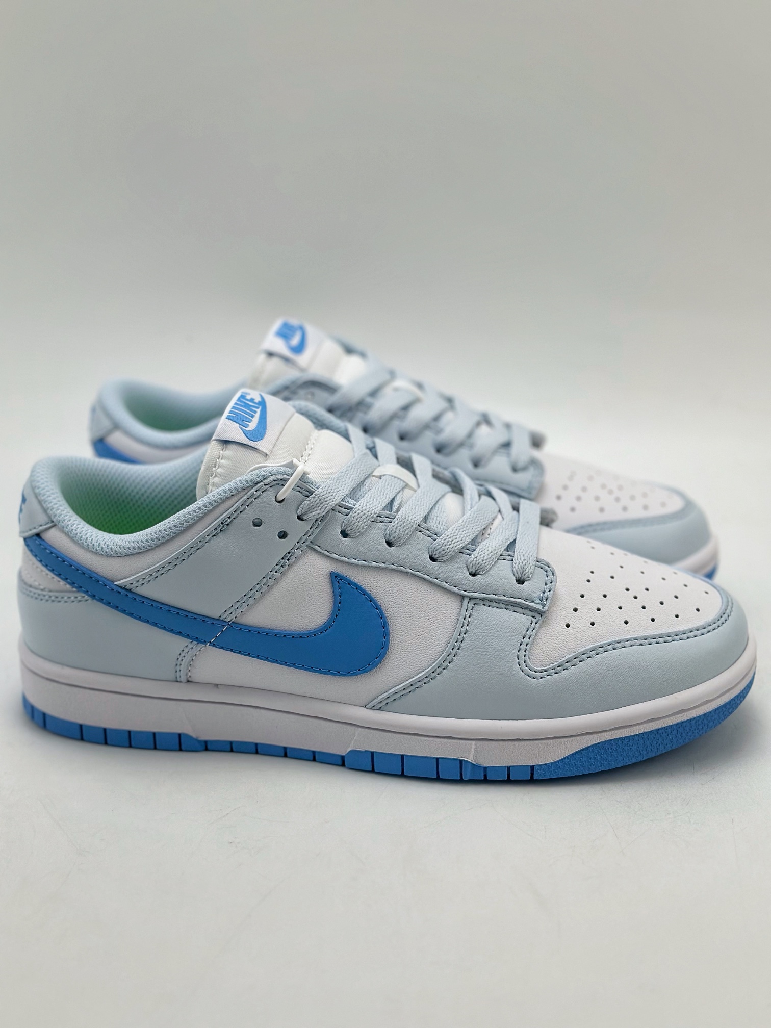 220 NIKE SB Dunk Low “Blue Tint” 浅蓝白 DD1873-400