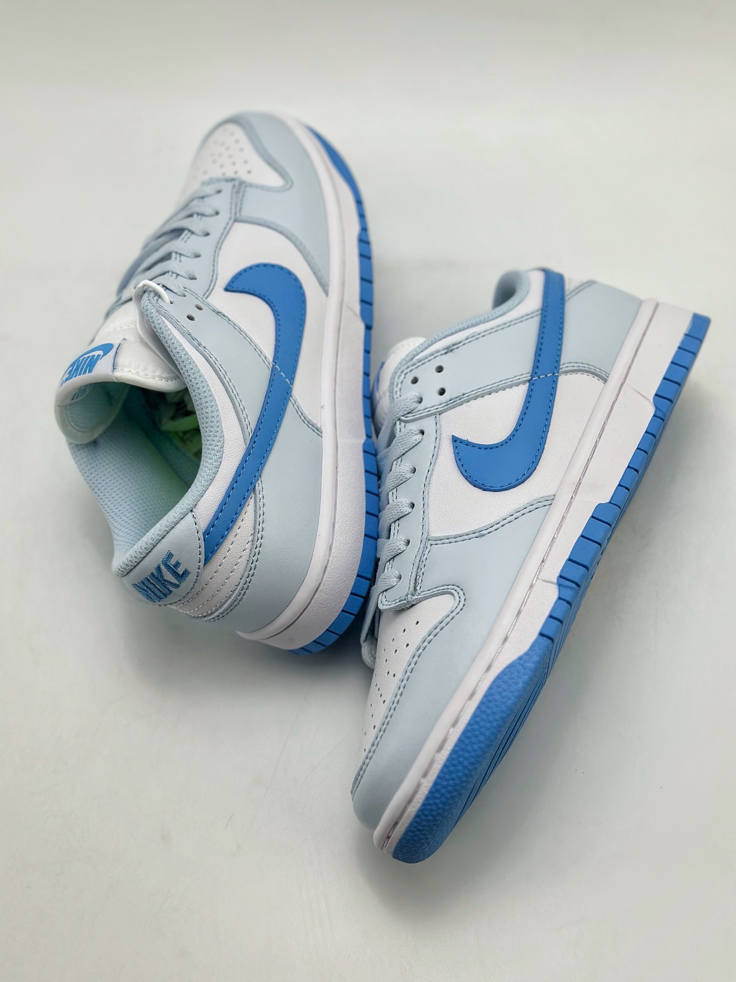 220 NIKE SB Dunk Low “Blue Tint” 浅蓝白 DD1873-400