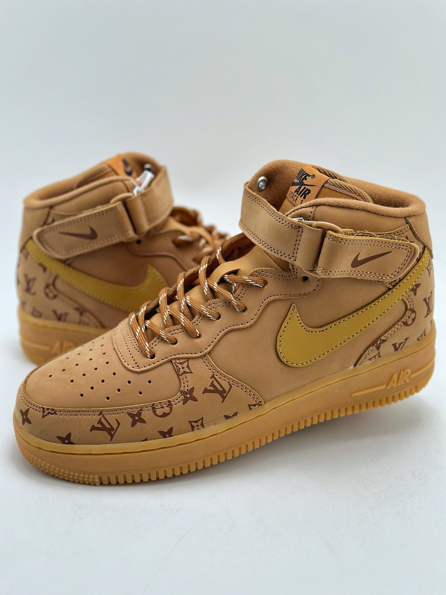 240 Nike Air Force 1 Mid 07 x Louis Vuitton 小麦中 DV9988-500