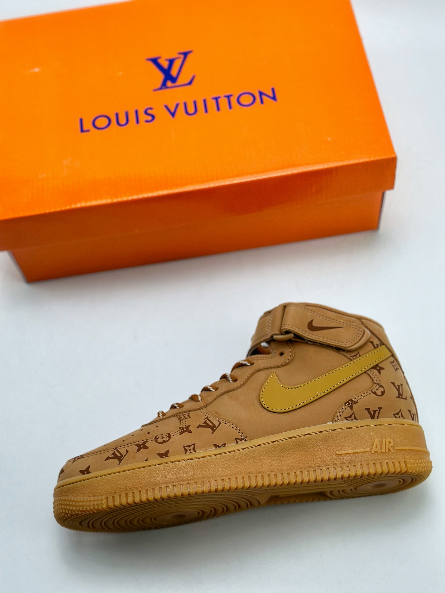 240 Nike Air Force 1 Mid 07 x Louis Vuitton 小麦中 DV9988-500