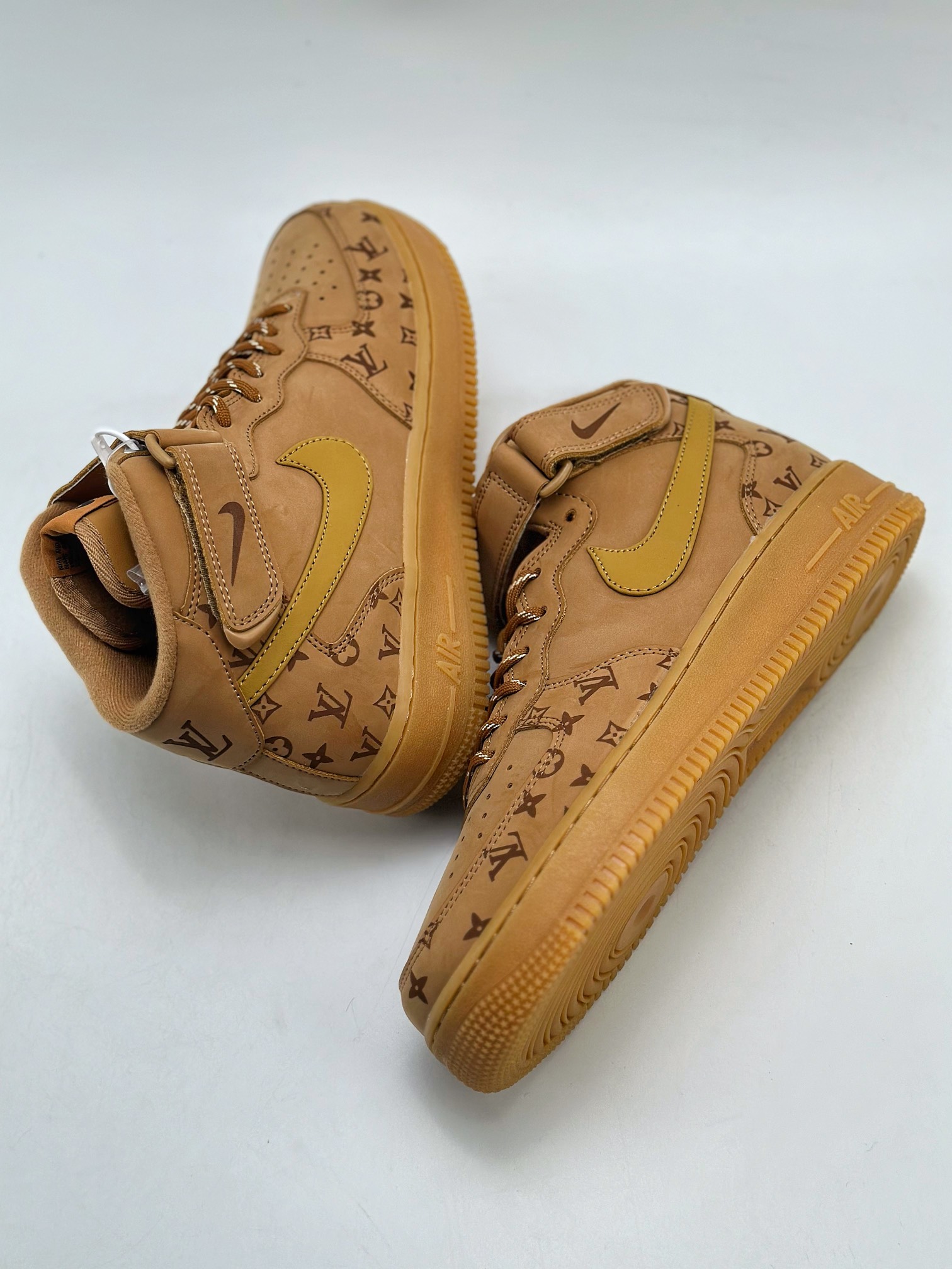 240 Nike Air Force 1 Mid 07 x Louis Vuitton 小麦中 DV9988-500