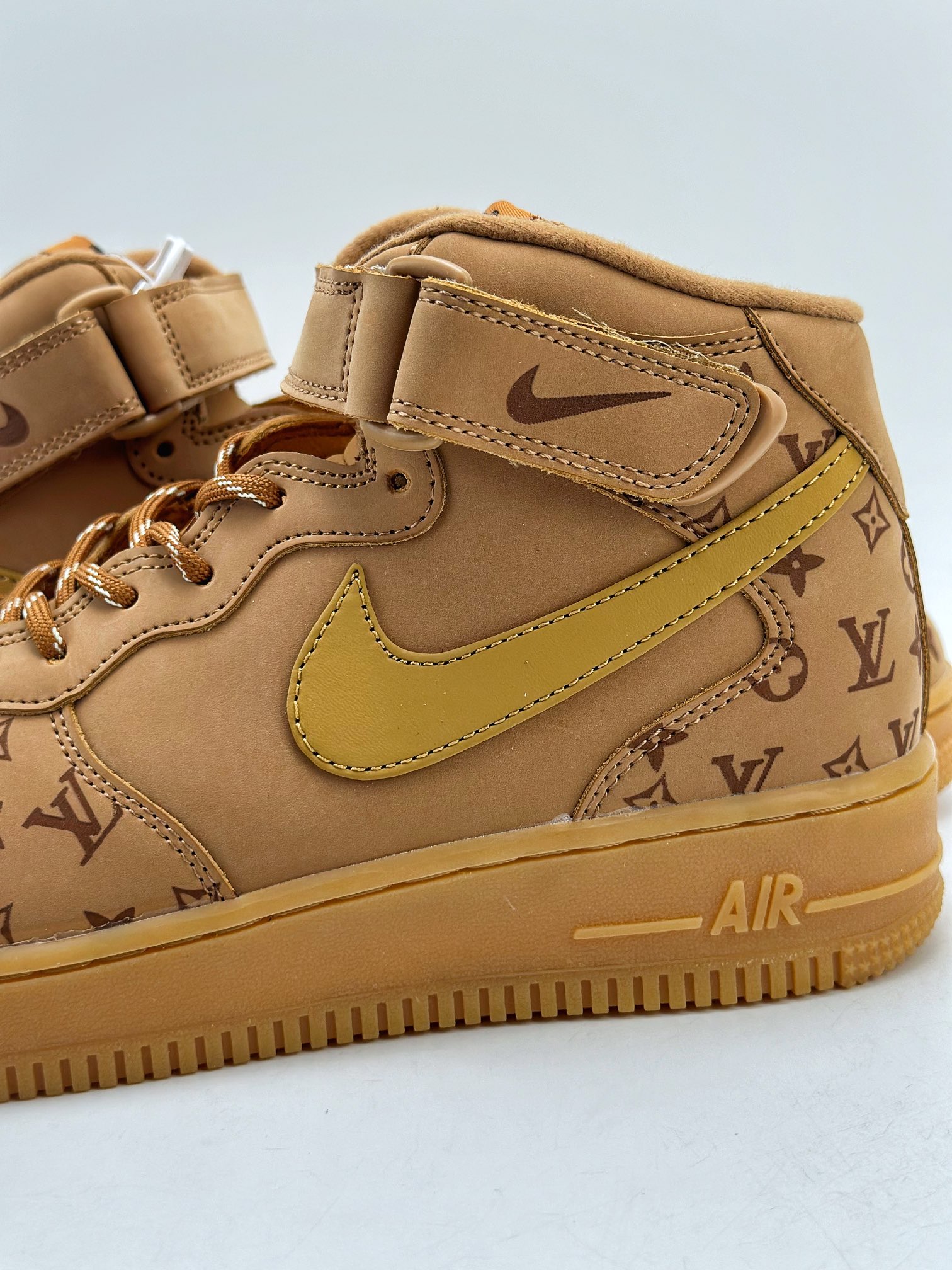 240 Nike Air Force 1 Mid 07 x Louis Vuitton 小麦中 DV9988-500