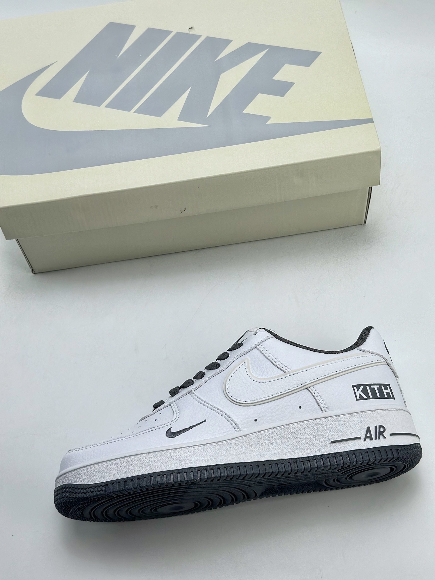 240 Nike Air Force 1 Low 07 KITH 联名白深灰 KT1659-010