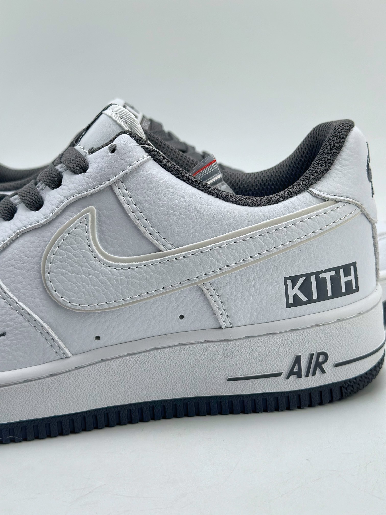 240 Nike Air Force 1 Low 07 KITH 联名白深灰 KT1659-010